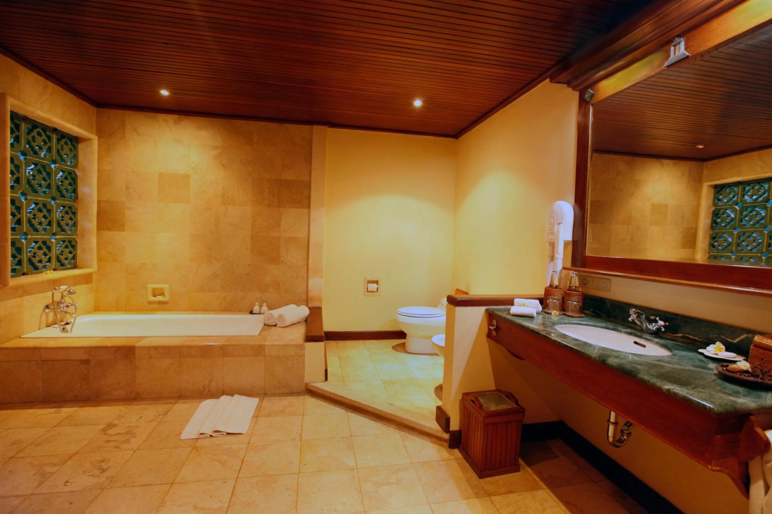 Shower in Bagus Jati Health & Wellbeing Retreat