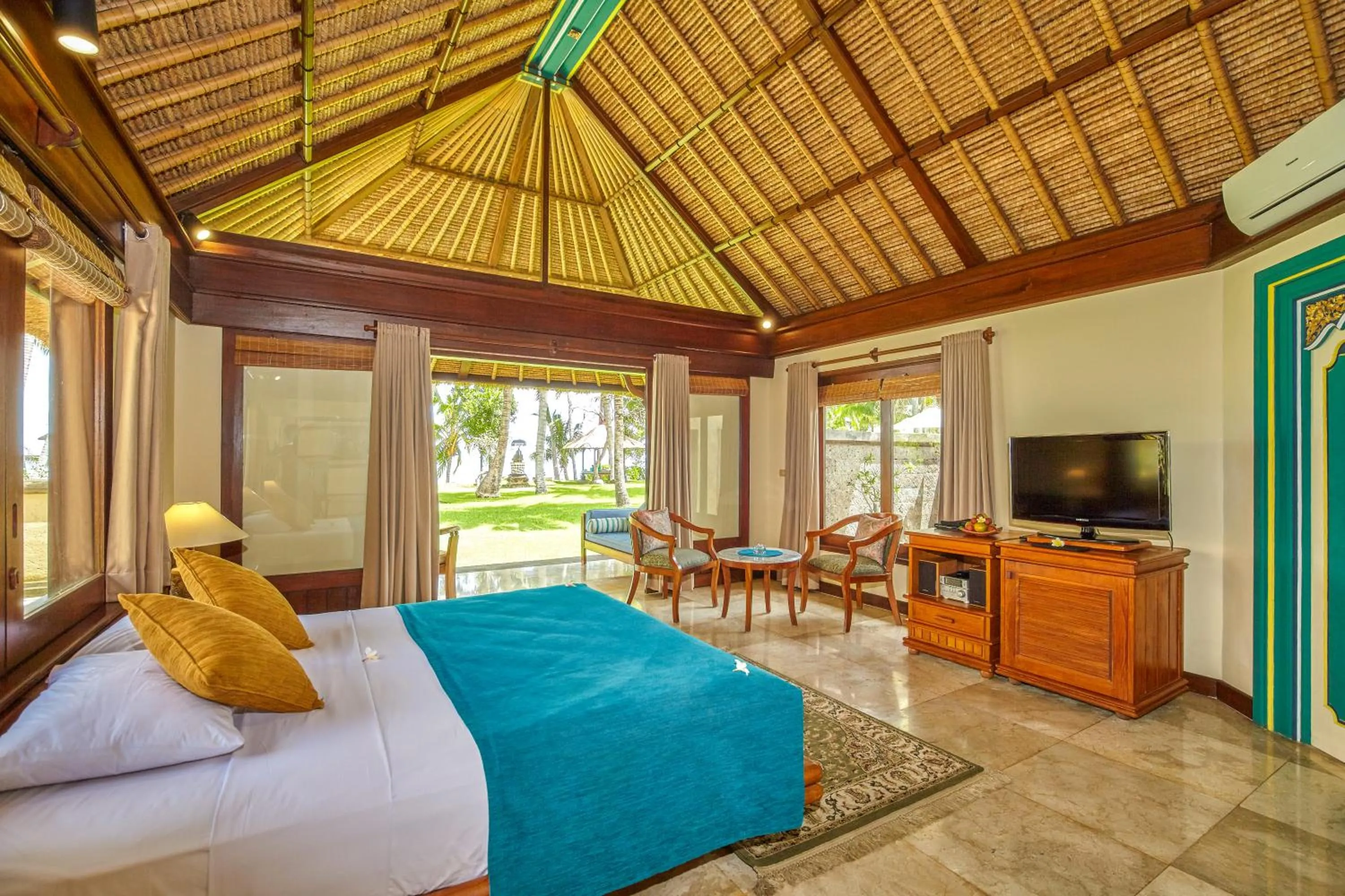 Bed in Puri Bagus Lovina