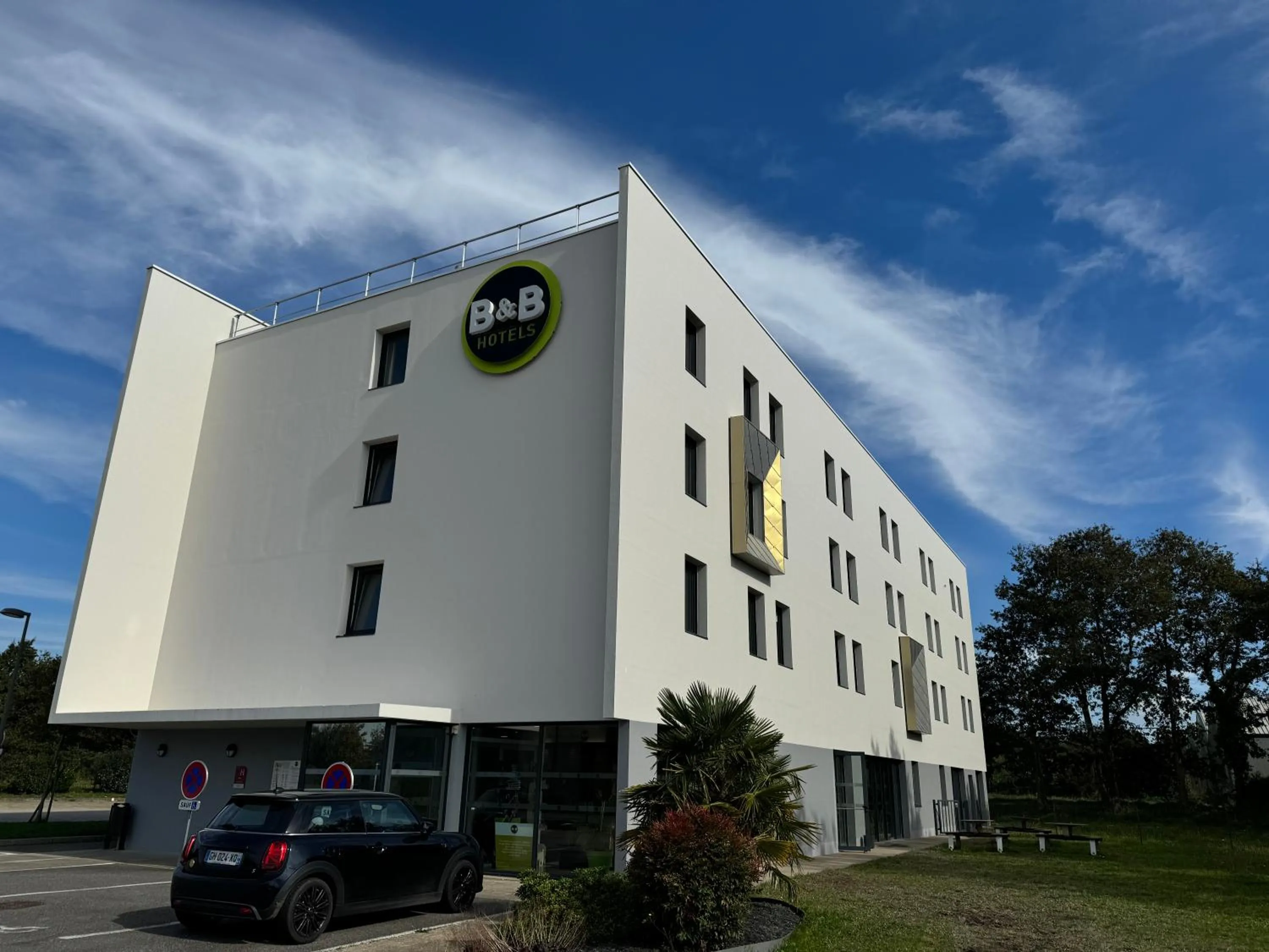 Property building in B&B HOTEL Nantes Savenay