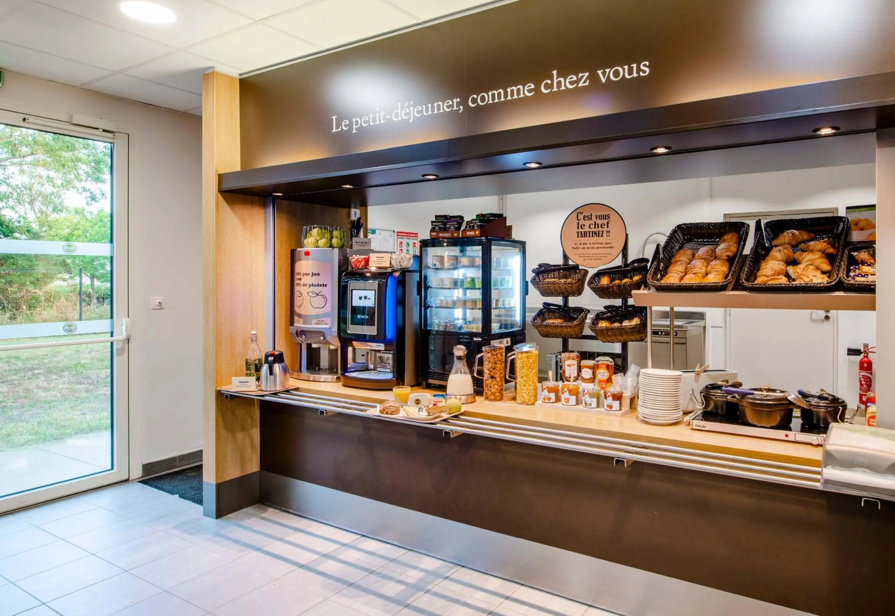 Buffet breakfast in B&B HOTEL Nantes Savenay