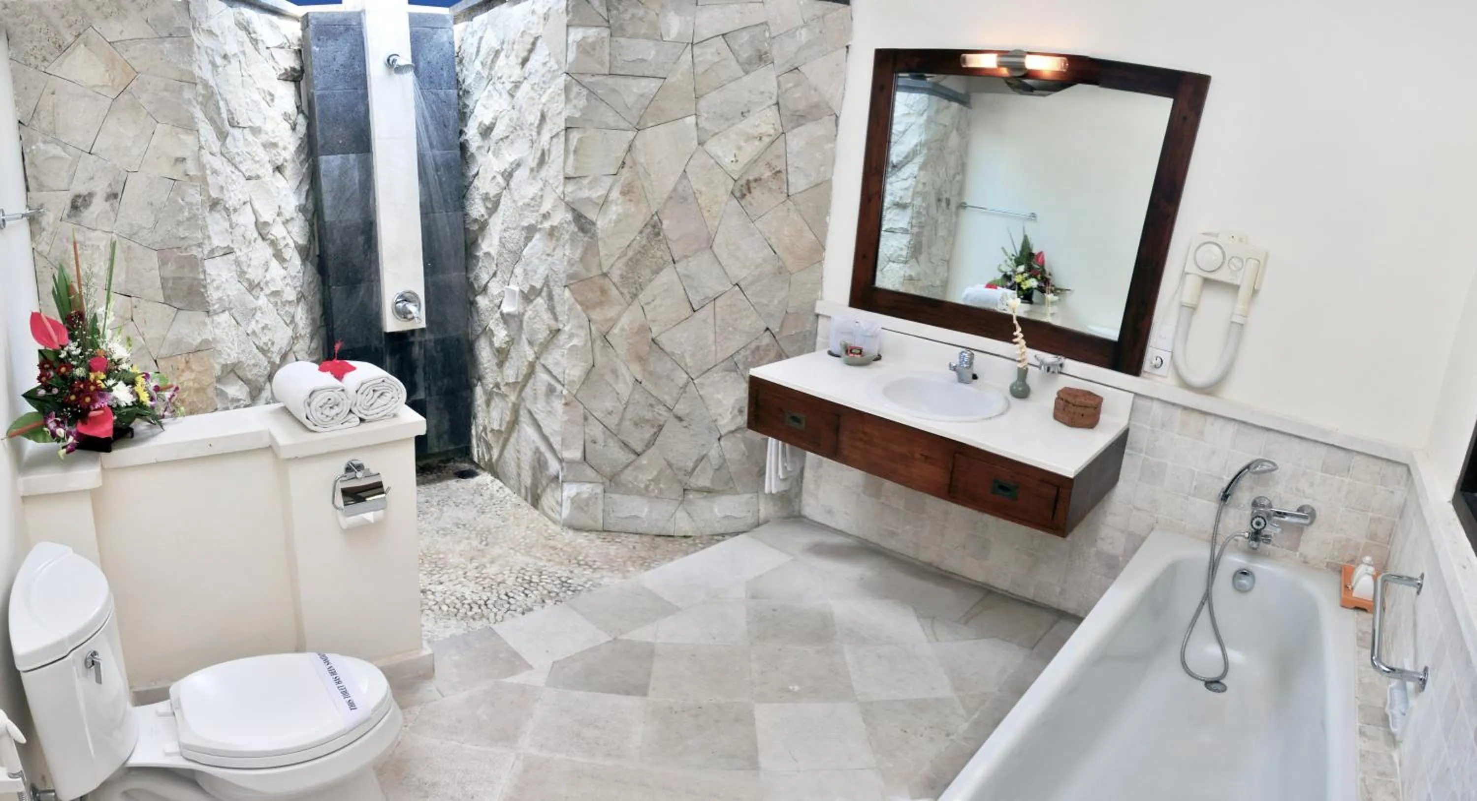 Bathroom in Puri Bagus Candidasa