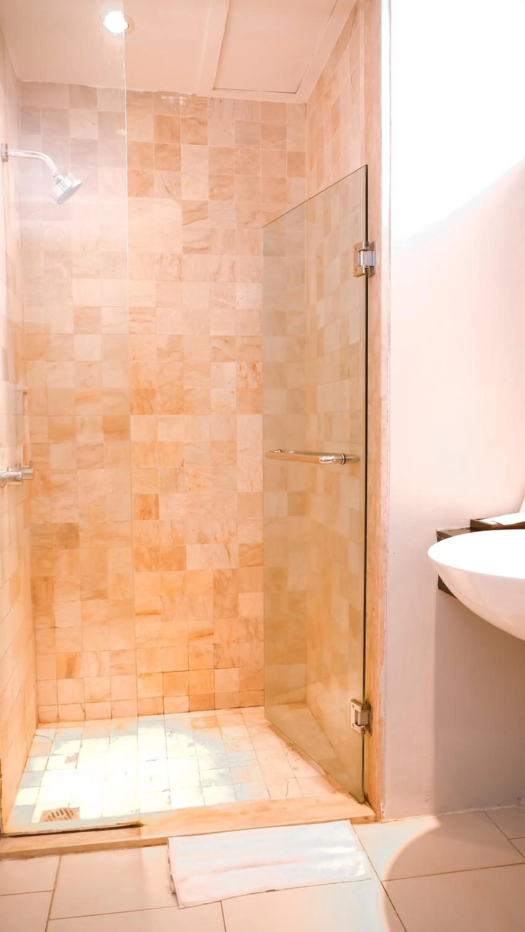 Shower in Golden Tulip Balikpapan Hotel & Suites