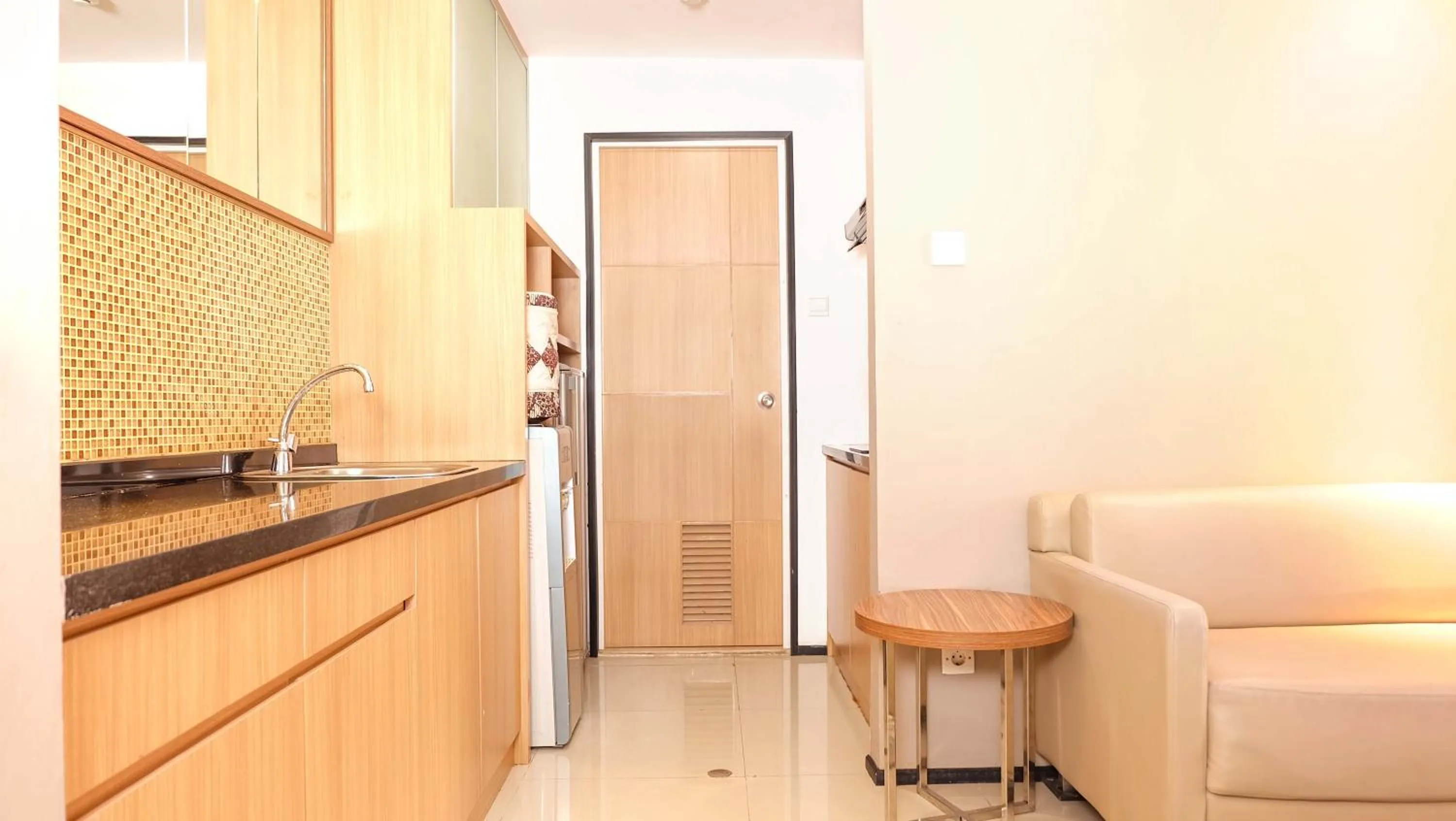 Kitchen or kitchenette in Golden Tulip Balikpapan Hotel & Suites