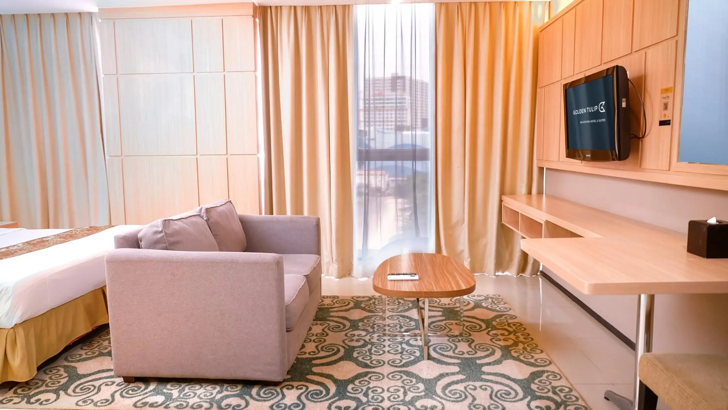 Deluxe Room - 1 Queen Bed in Golden Tulip Balikpapan Hotel & Suites Deluxe Room - 1 Queen Bed in Golden Tulip Balikpapan Hotel & Suites