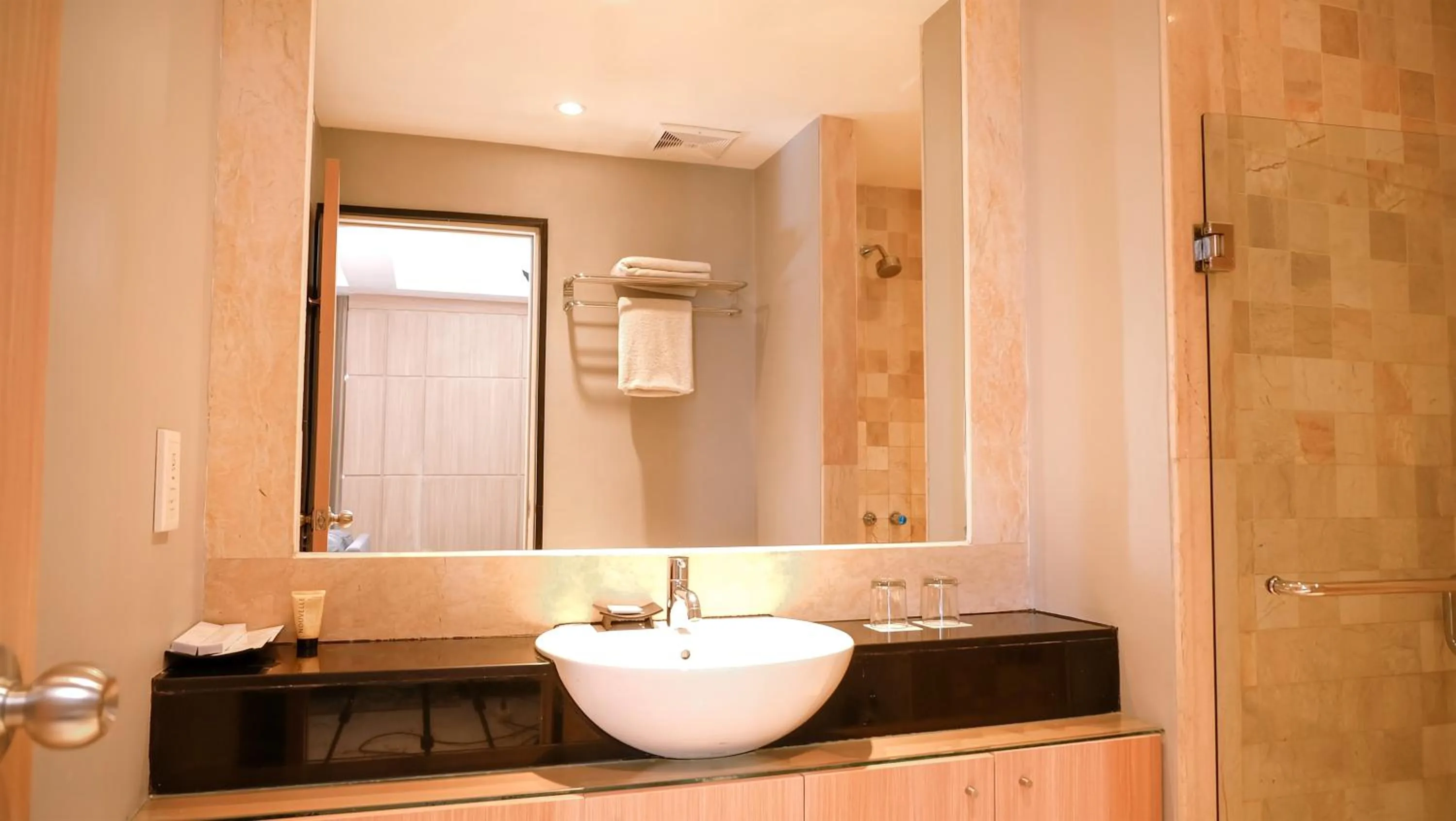 Bathroom in Golden Tulip Balikpapan Hotel & Suites