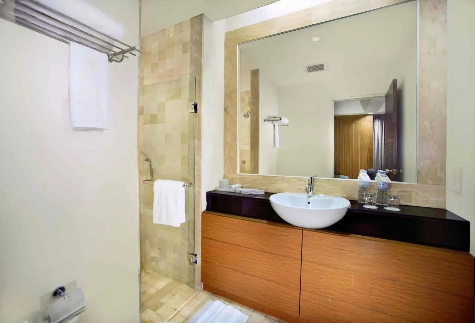 Bathroom in Golden Tulip Balikpapan Hotel & Suites Bathroom in Golden Tulip Balikpapan Hotel & Suites