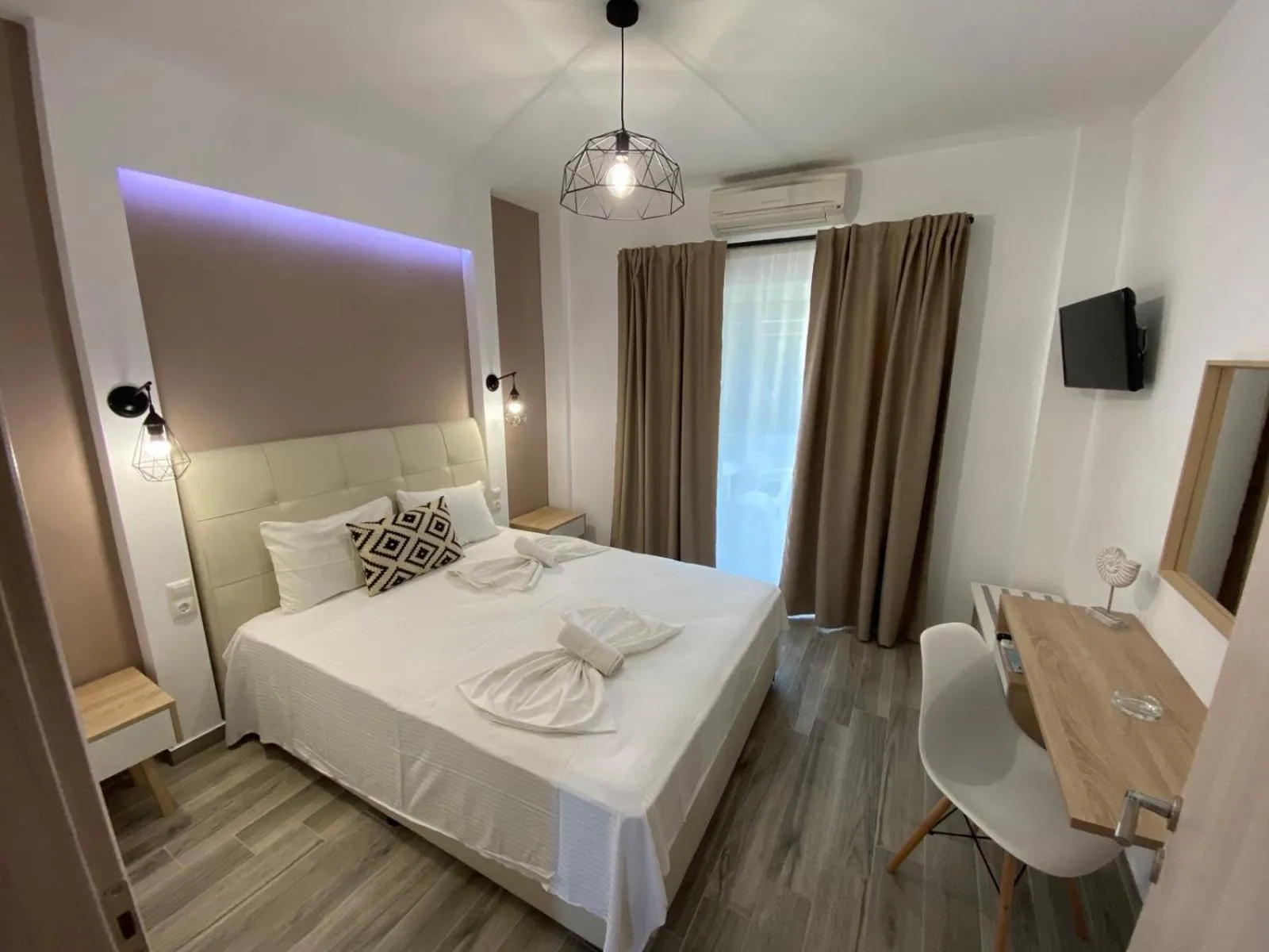 Bed in Christina Apartments