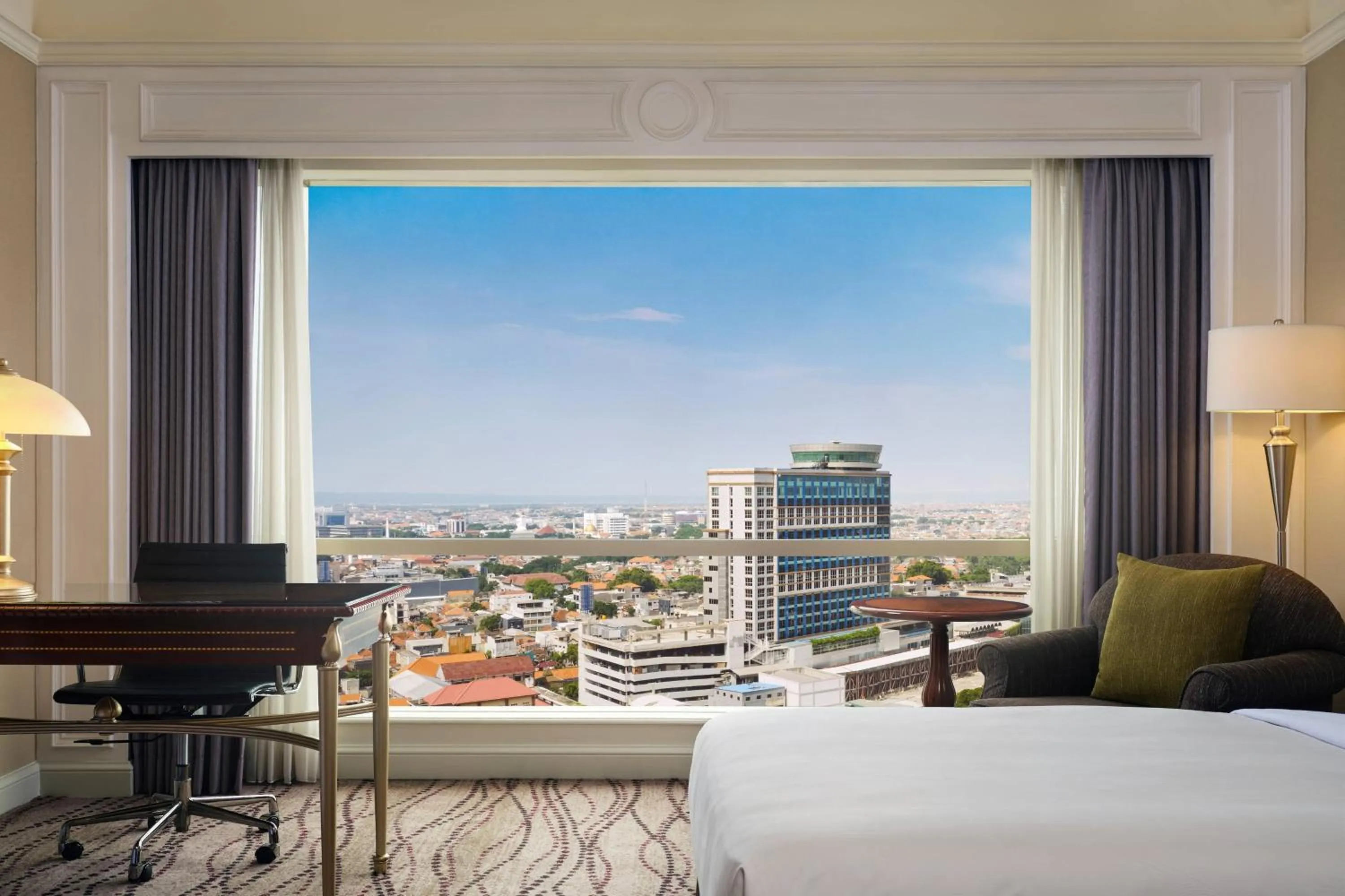 Living room, Bed in JW Marriott Hotel Surabaya