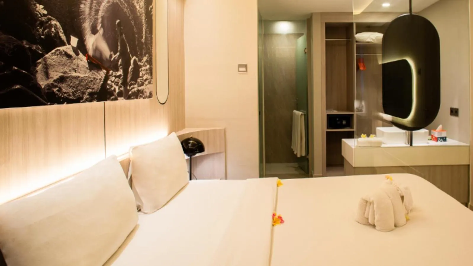 Bedroom, Bed in HARRIS Hotel & Residences Riverview Kuta, Bali