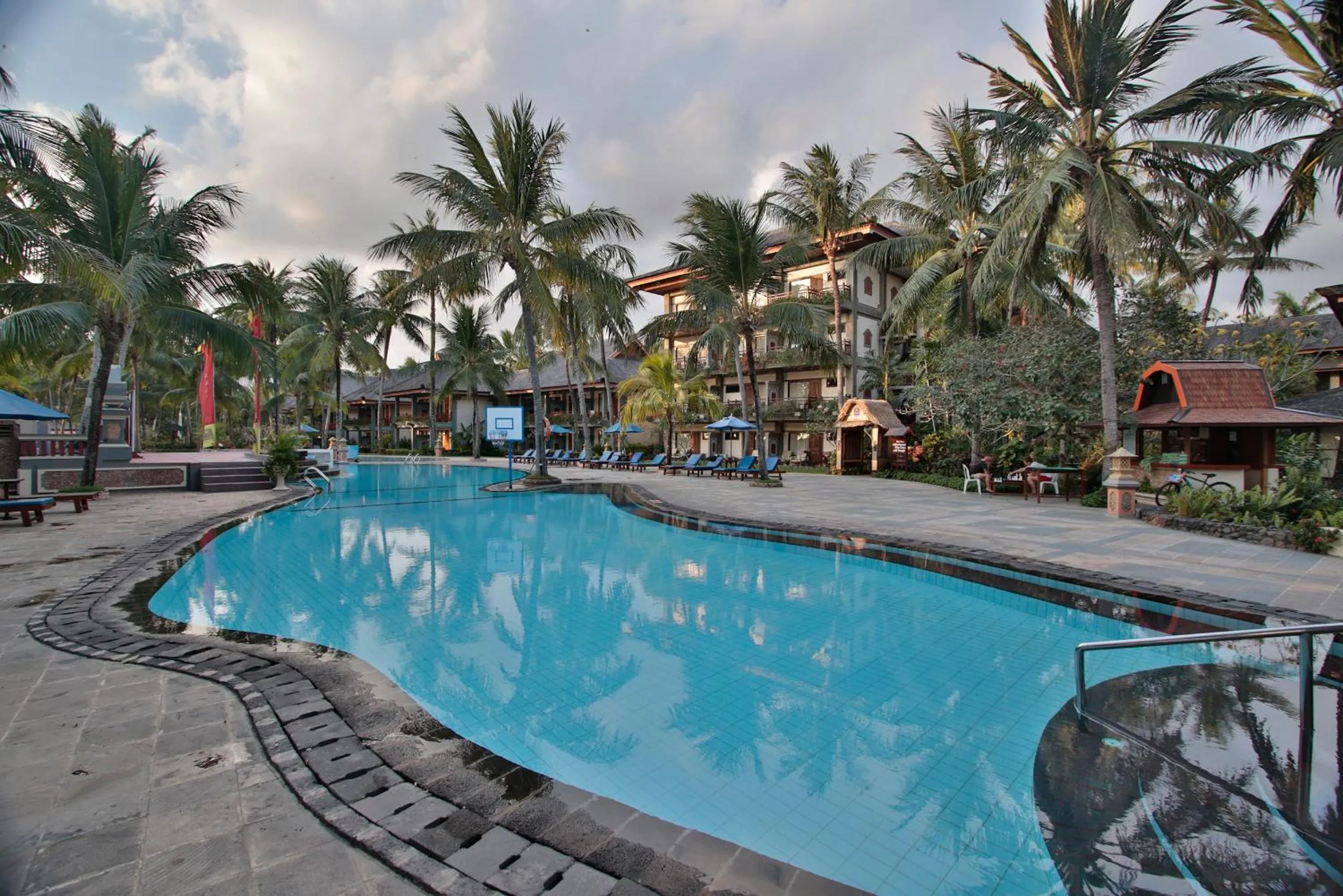 Swimming pool in Jayakarta Hotel Lombok