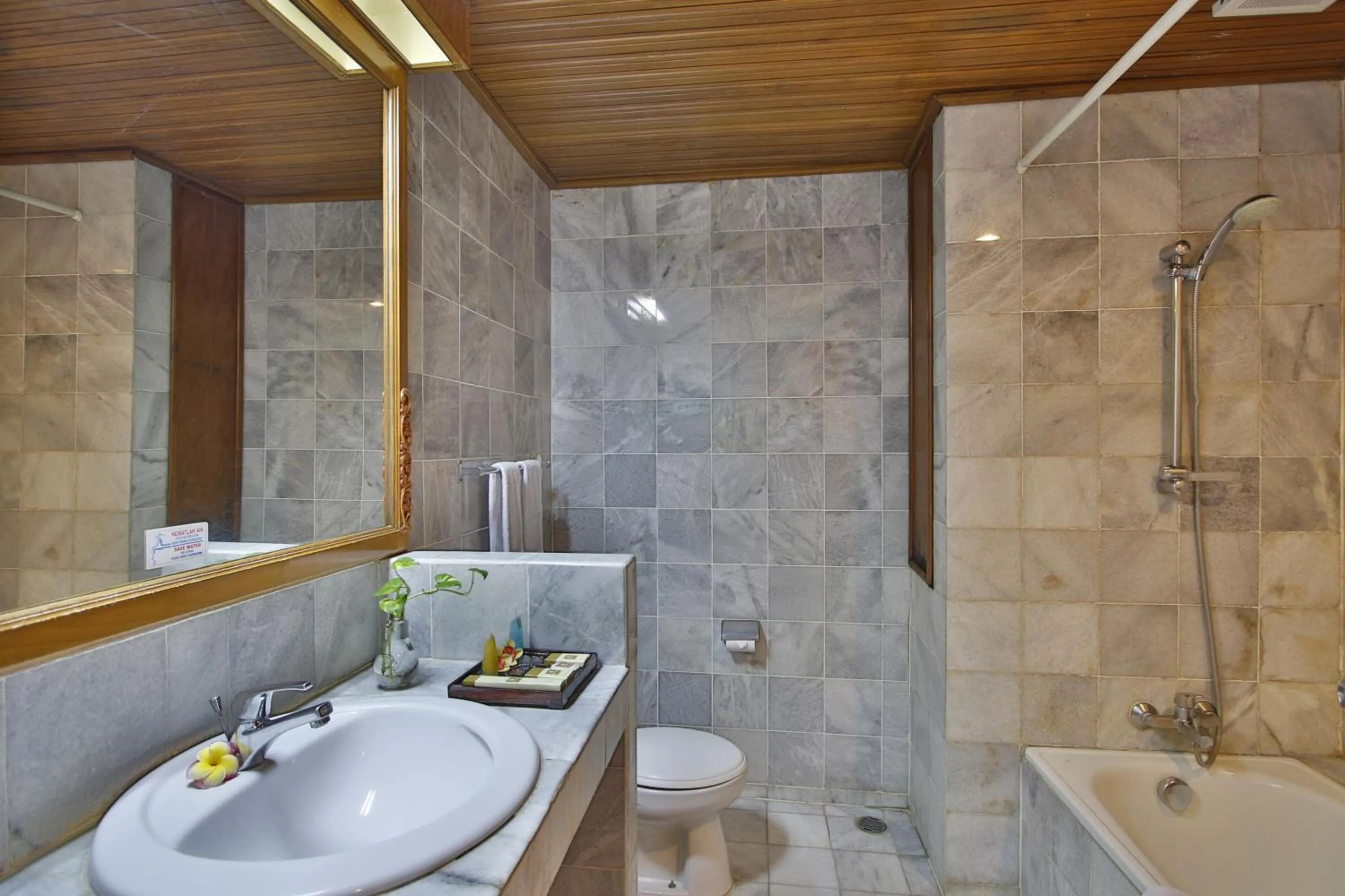 Bathroom in Jayakarta Hotel Lombok