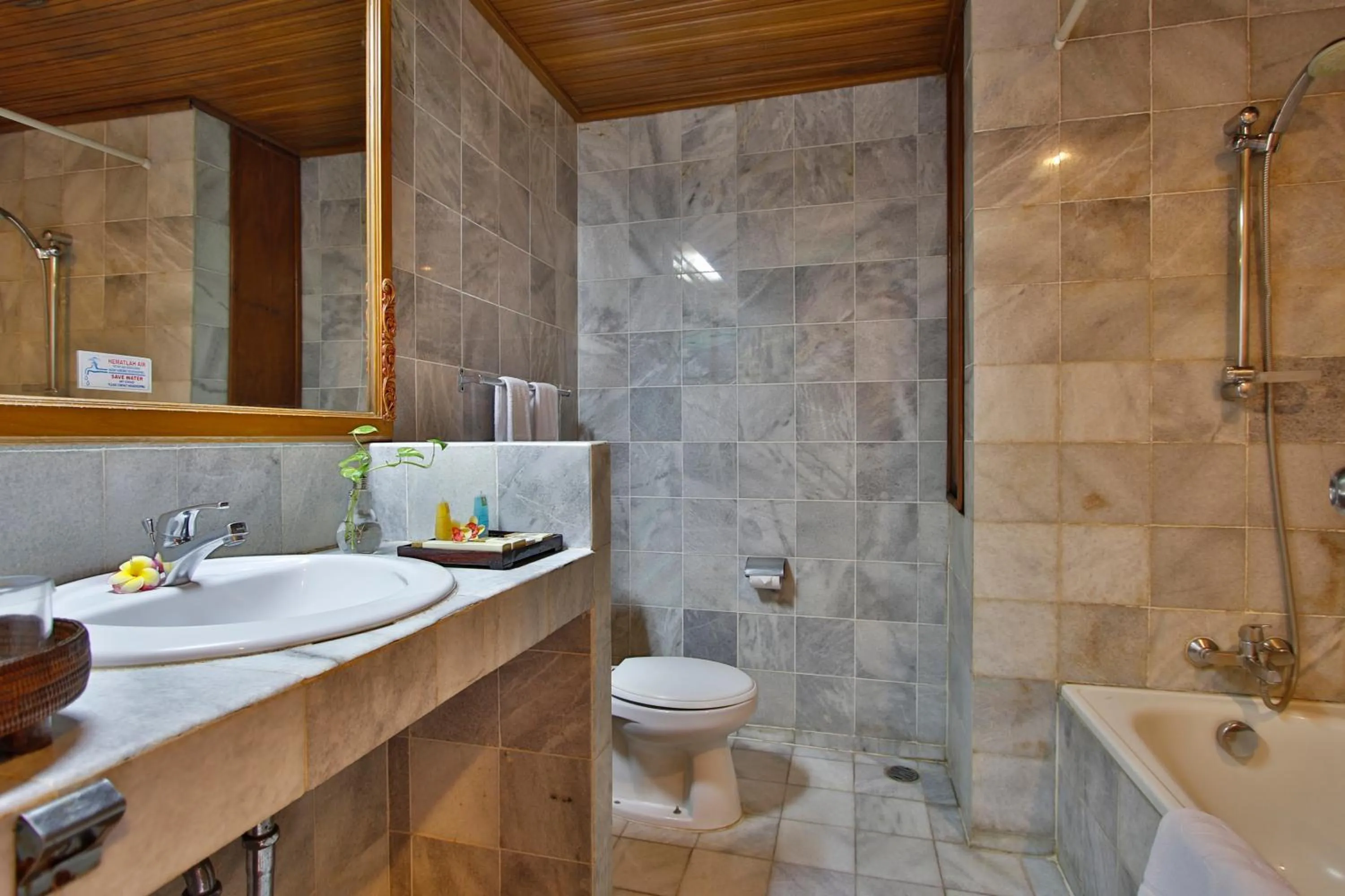 Bathroom in Jayakarta Hotel Lombok