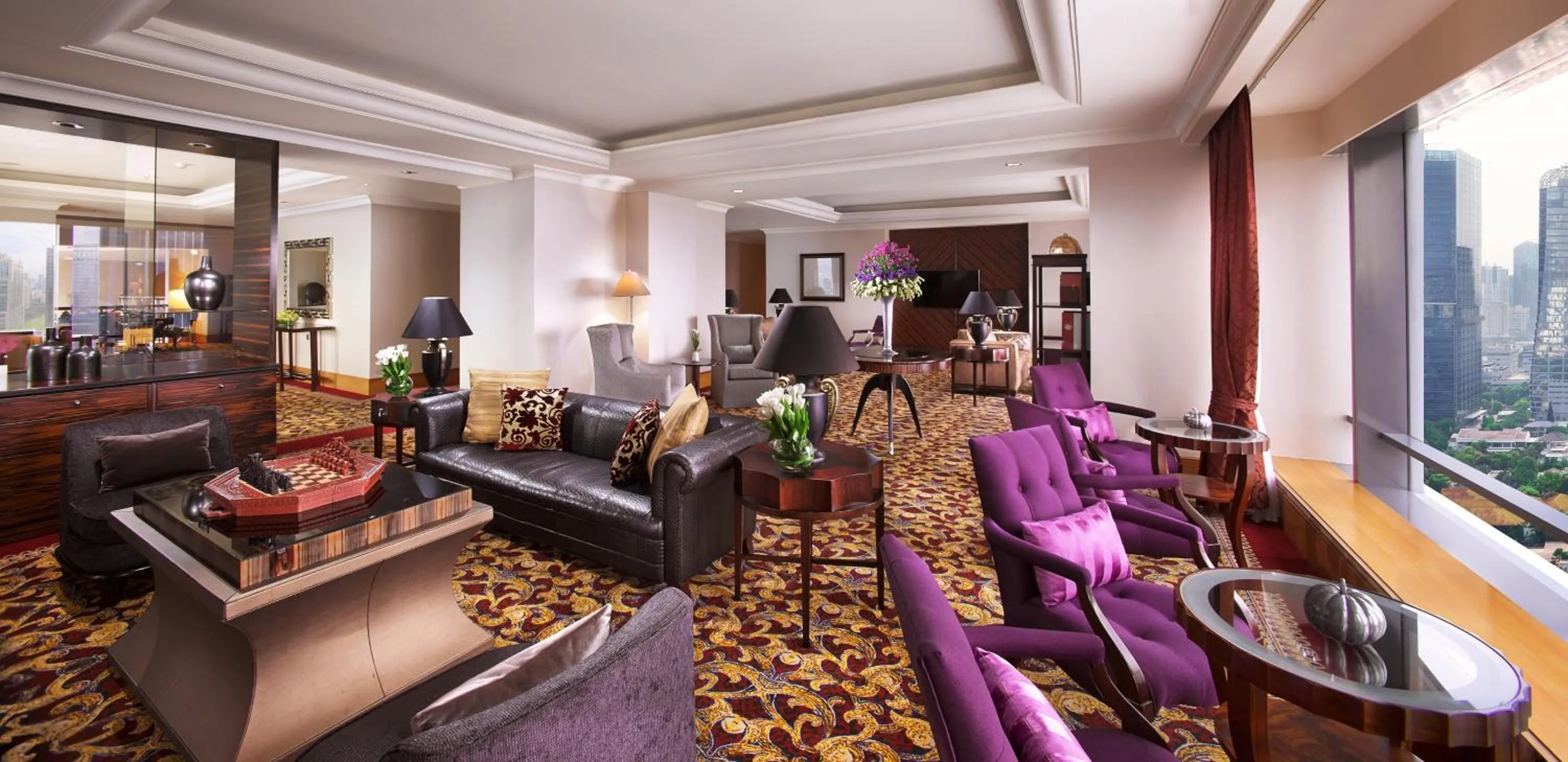 Lounge or bar in The Ritz-Carlton Jakarta, Mega Kuningan