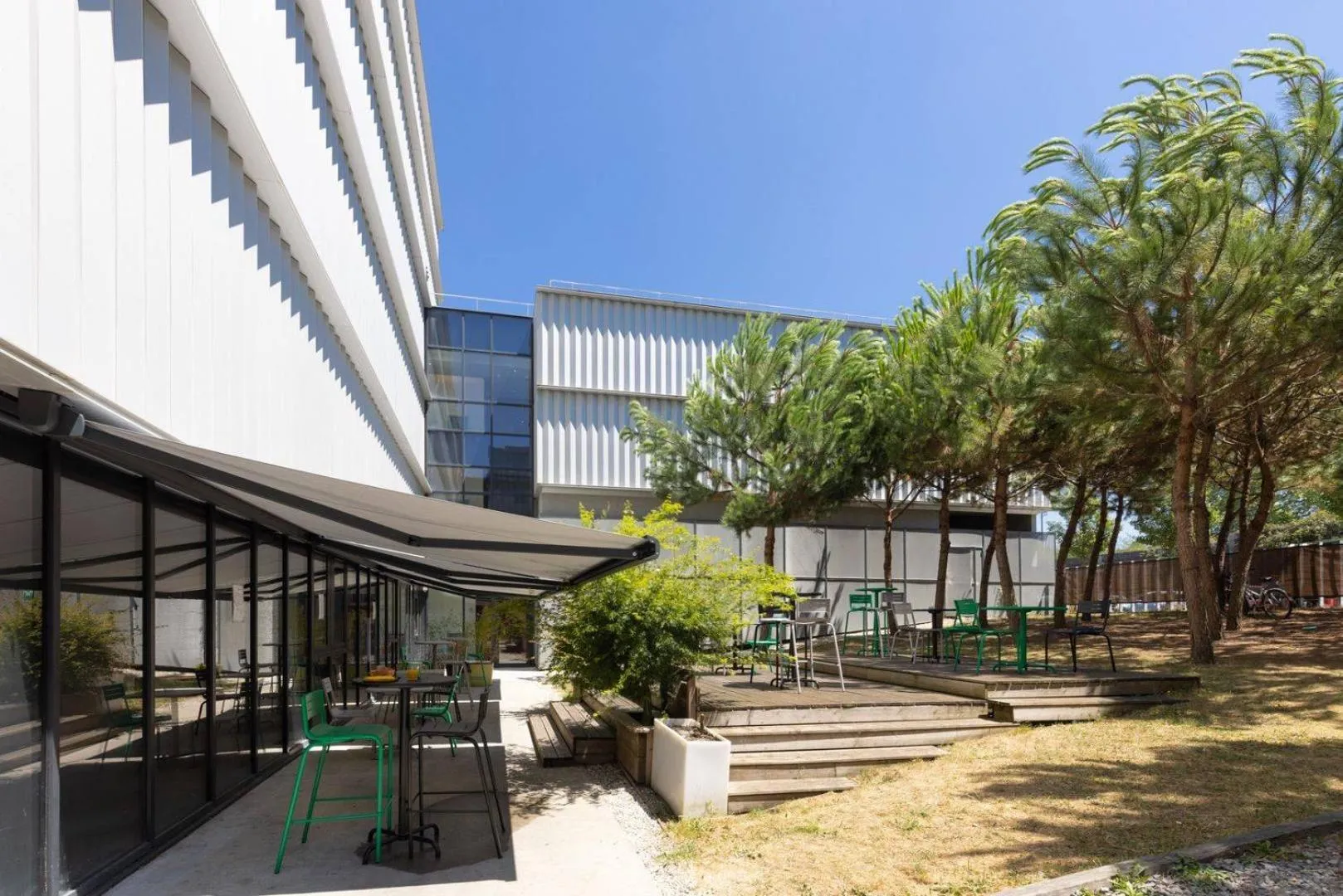 Property building in Study Hôtel Bordeaux Lormont