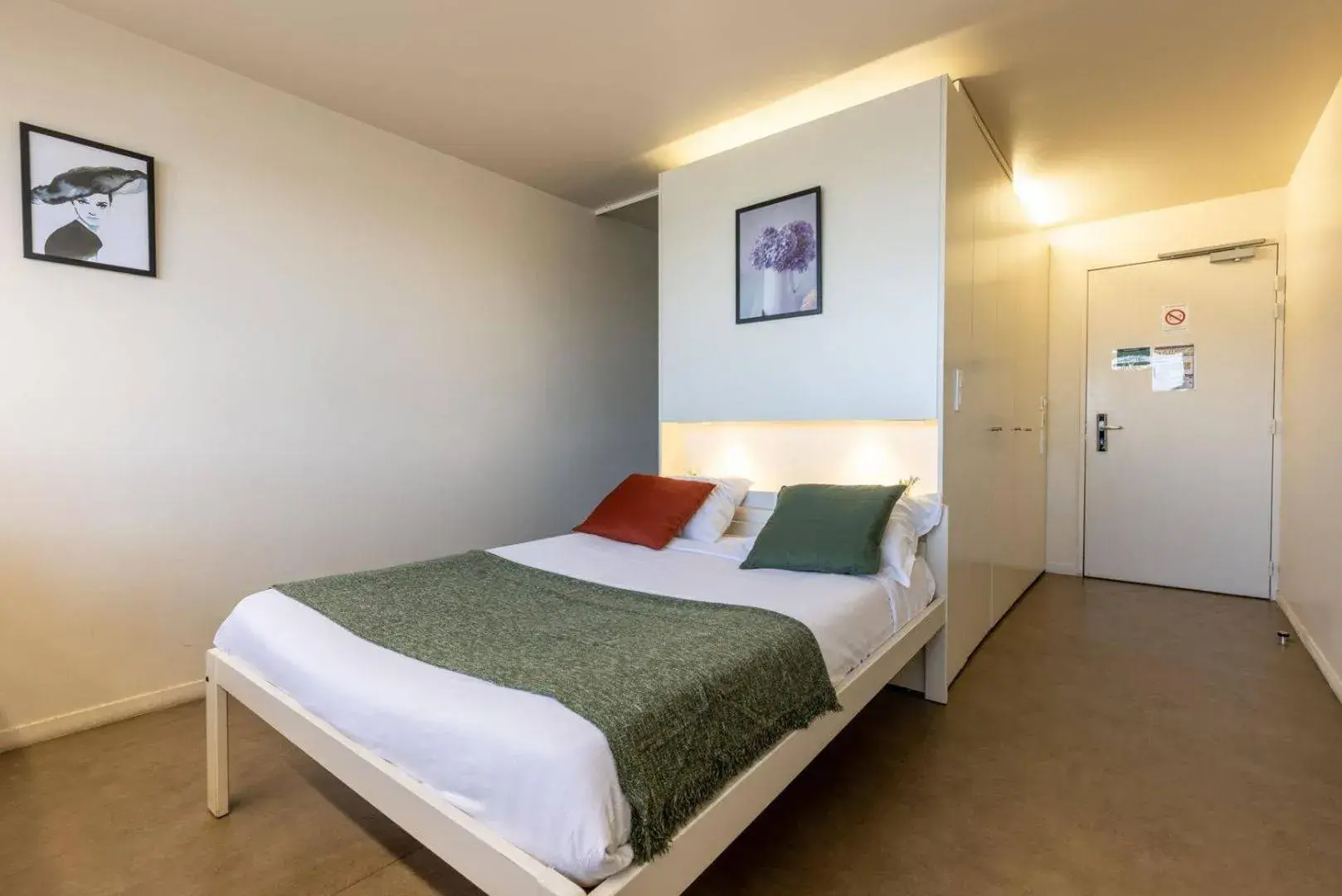 Double Studio in Study Hôtel Bordeaux Lormont Double Studio in Study Hôtel Bordeaux Lormont