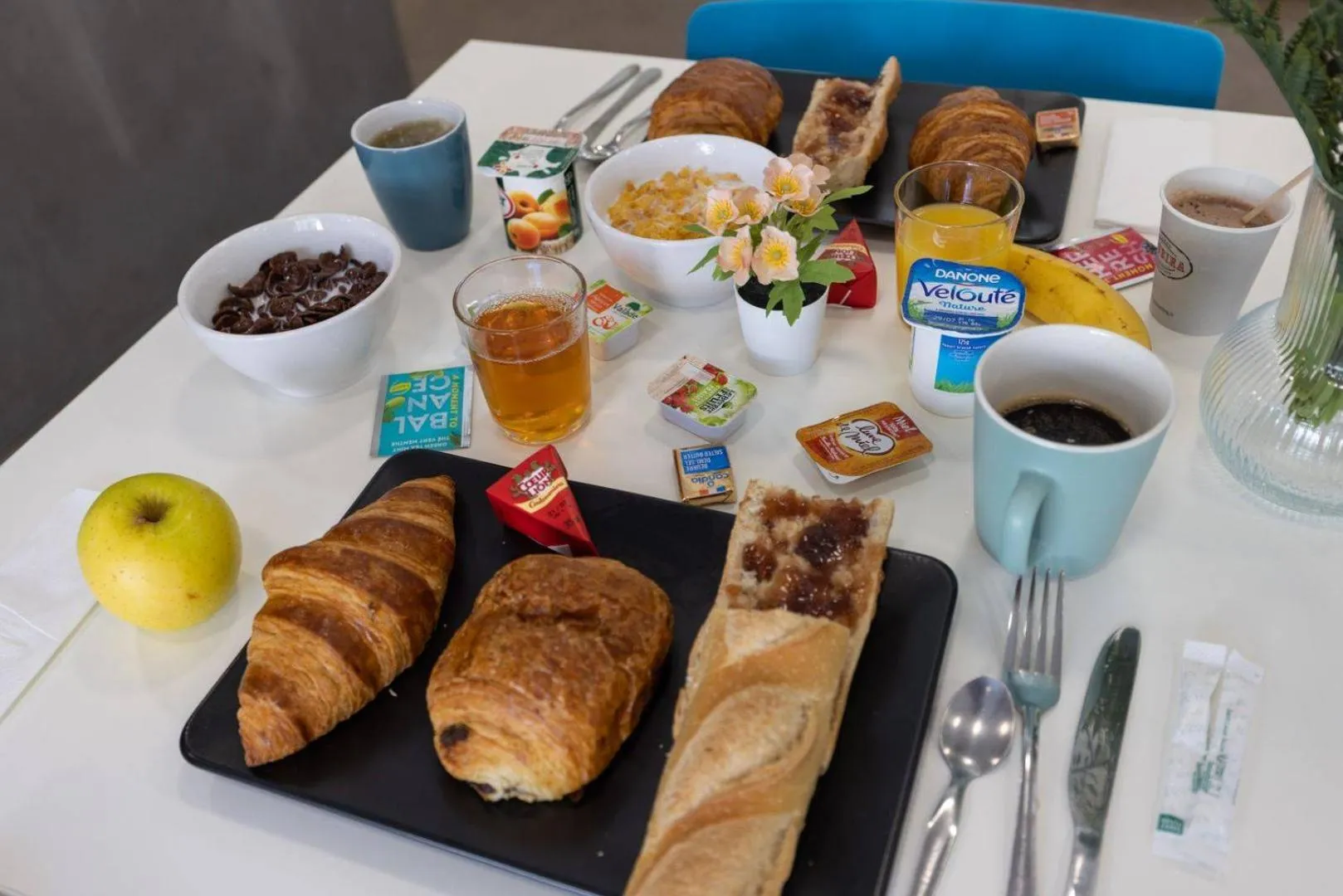 Breakfast in Study Hôtel Bordeaux Lormont