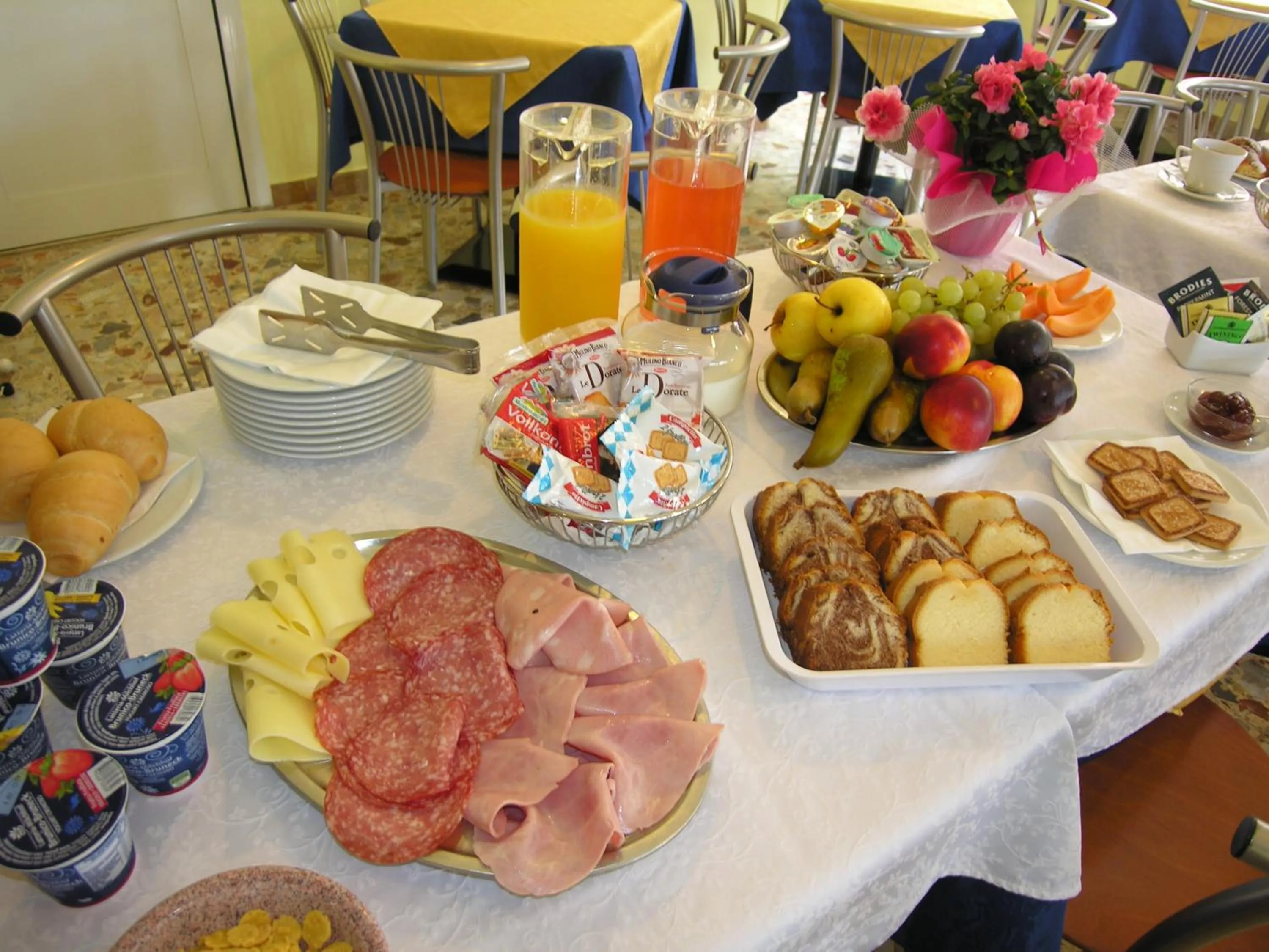 Continental breakfast in Hotel Garni Tahiti