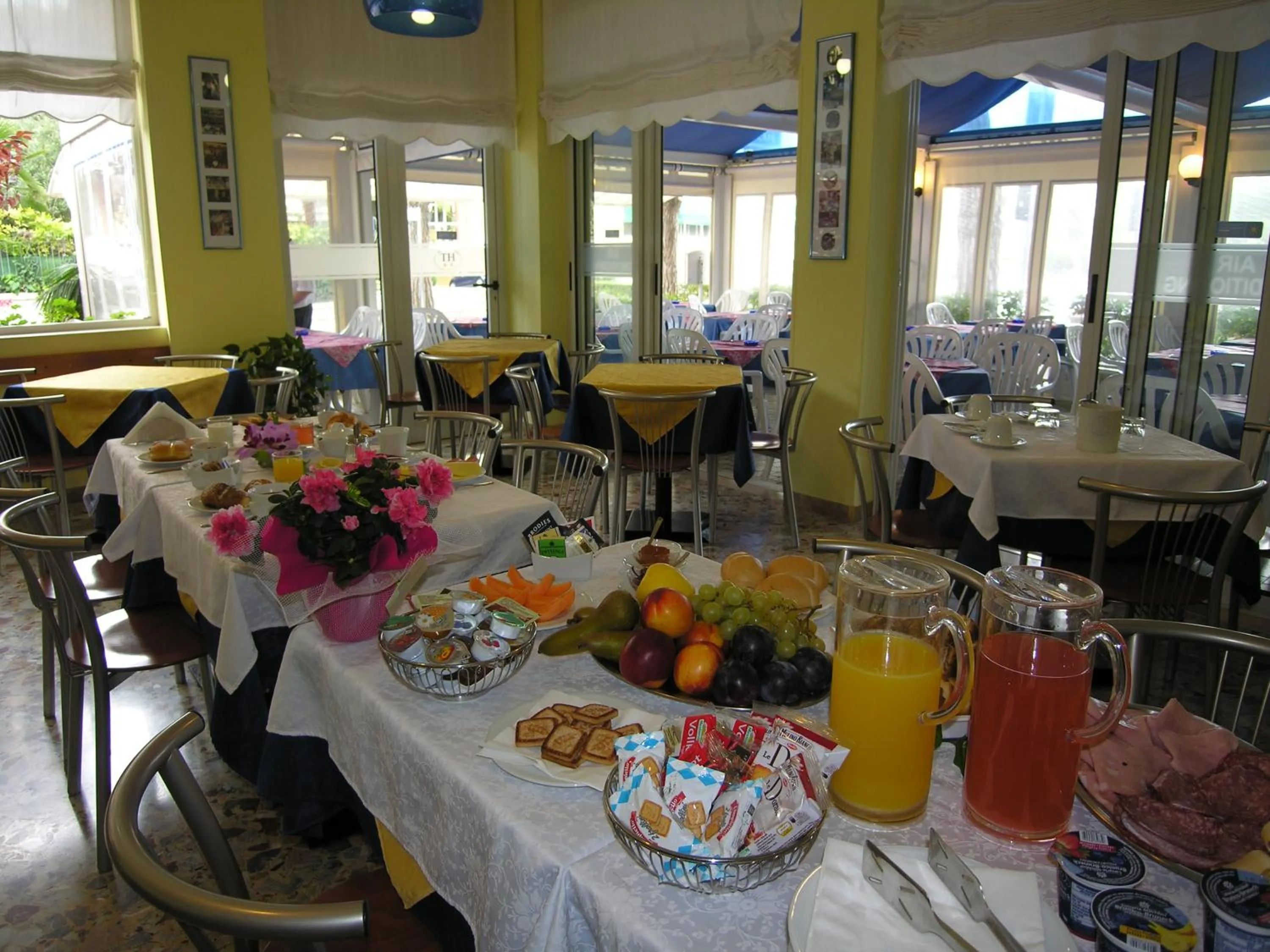 Continental breakfast in Hotel Garni Tahiti