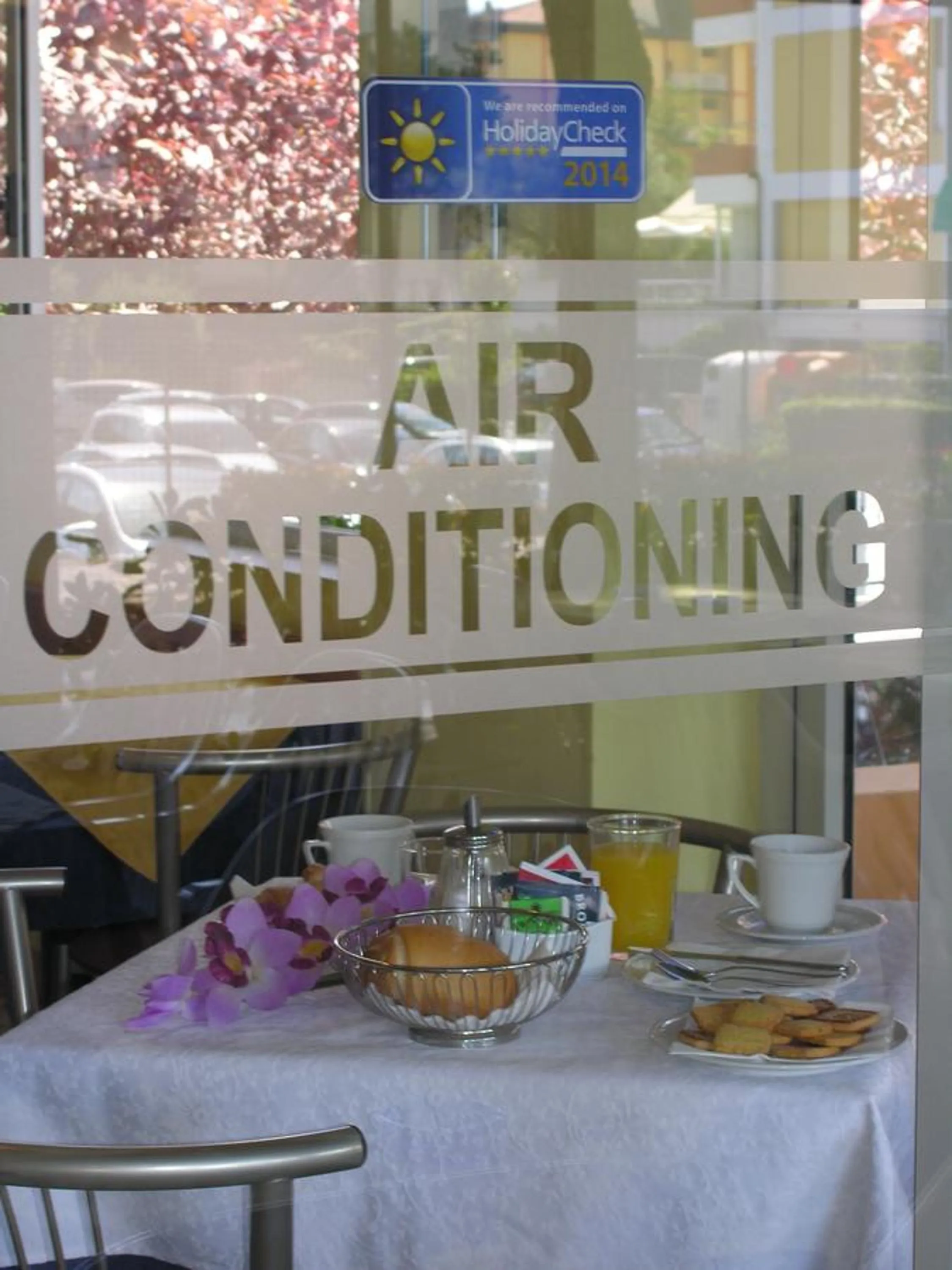 Continental breakfast in Hotel Garni Tahiti