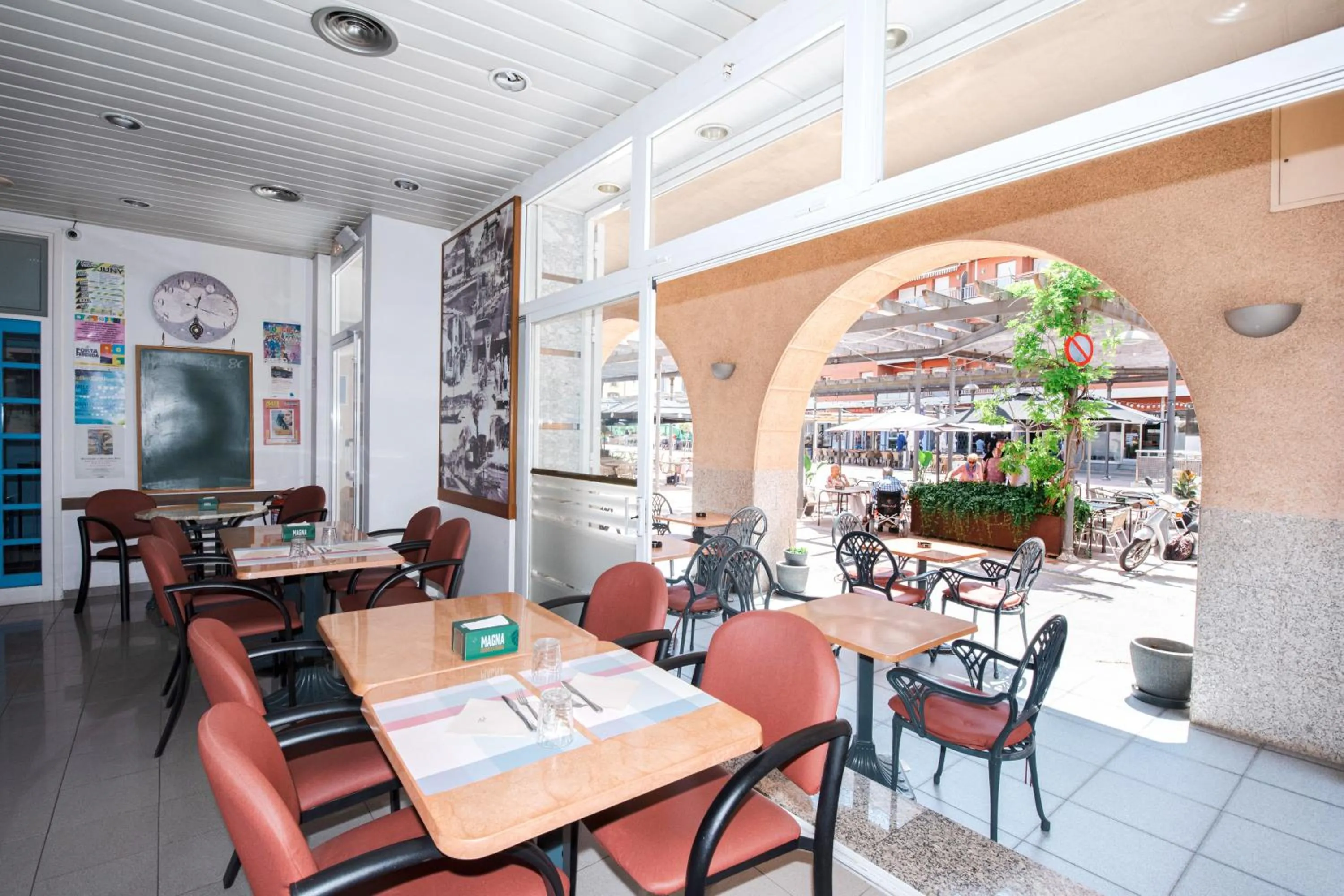 Seating area in Hotel Plaça