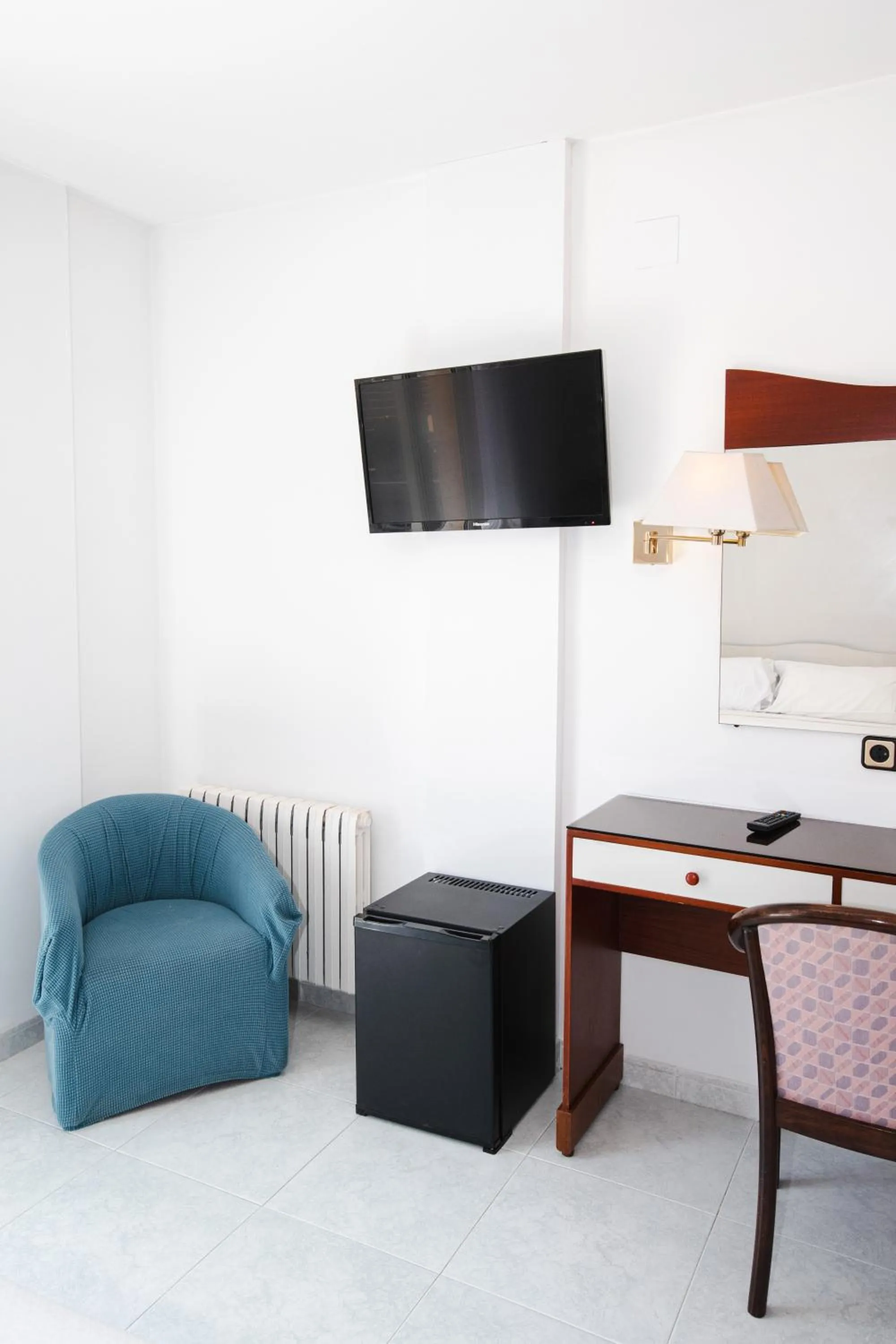 TV and multimedia, Bed in Hotel Plaça