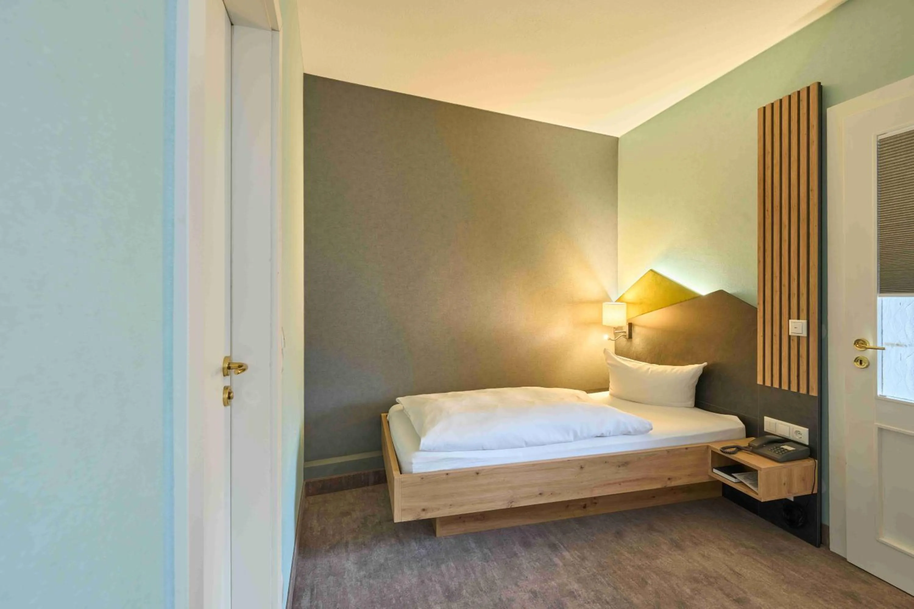 Photo of the whole room, Bed in Brauhaus Zum Löwen