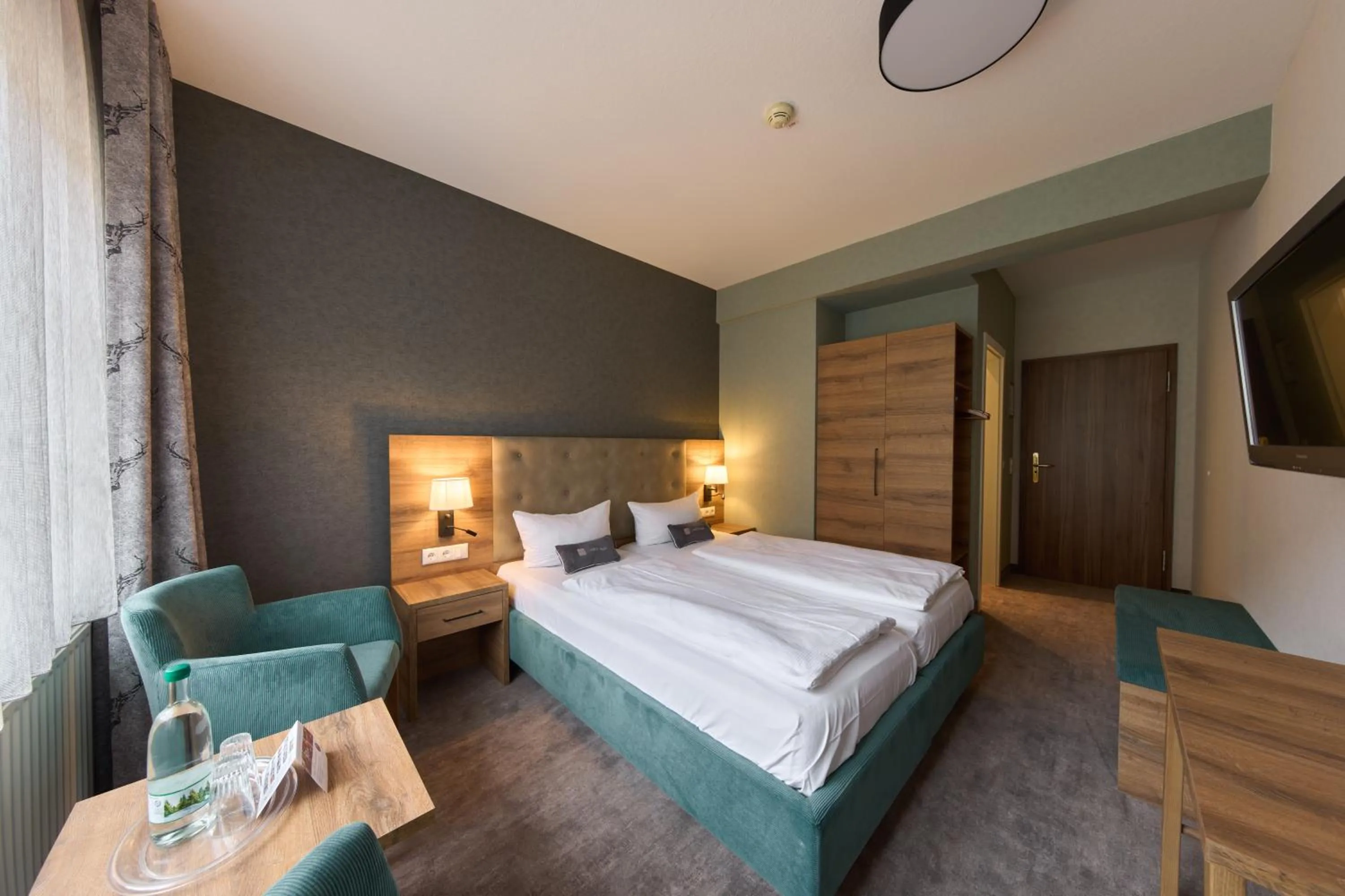 Photo of the whole room, Bed in Brauhaus Zum Löwen