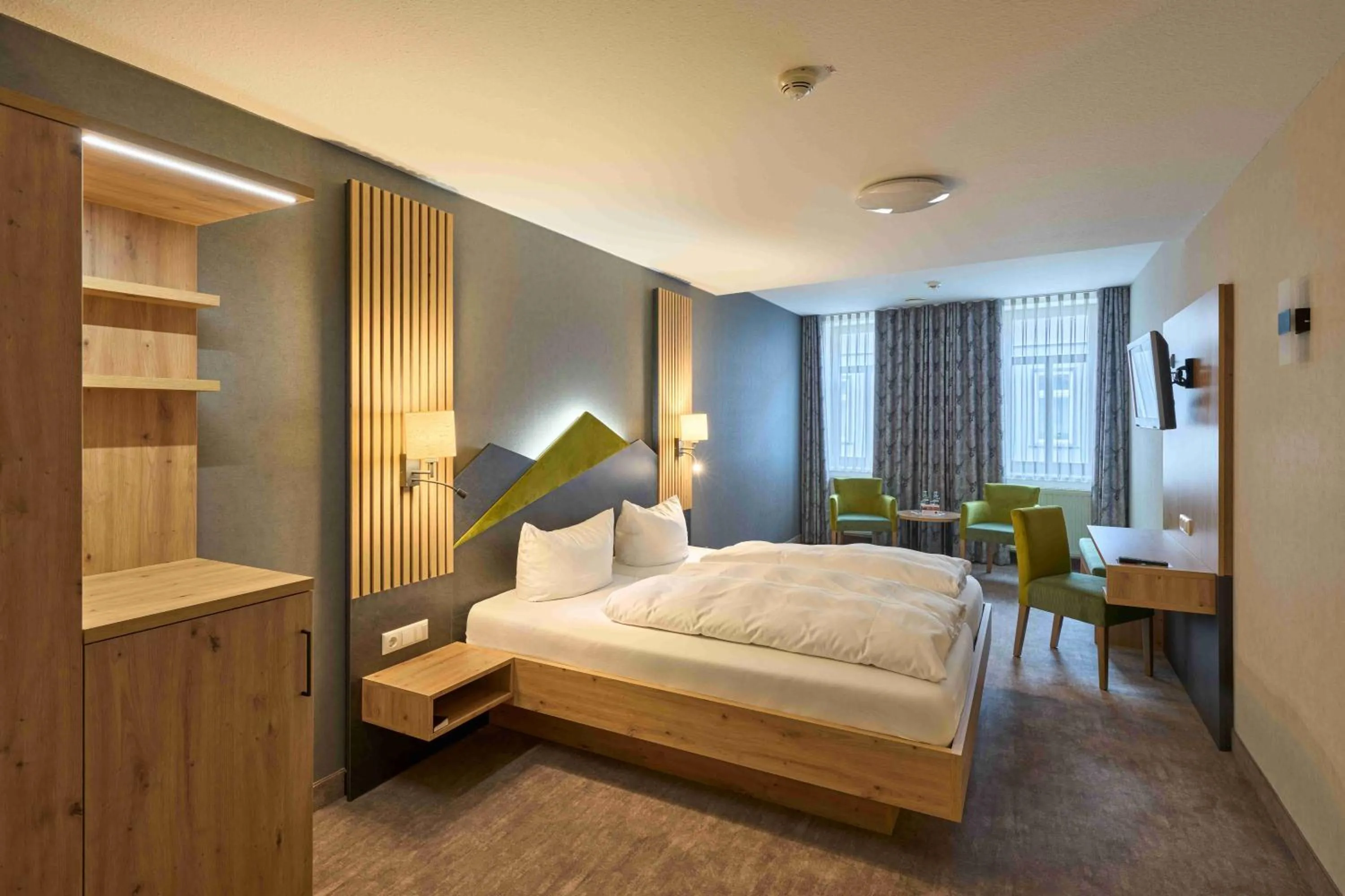 Photo of the whole room, Bed in Brauhaus Zum Löwen