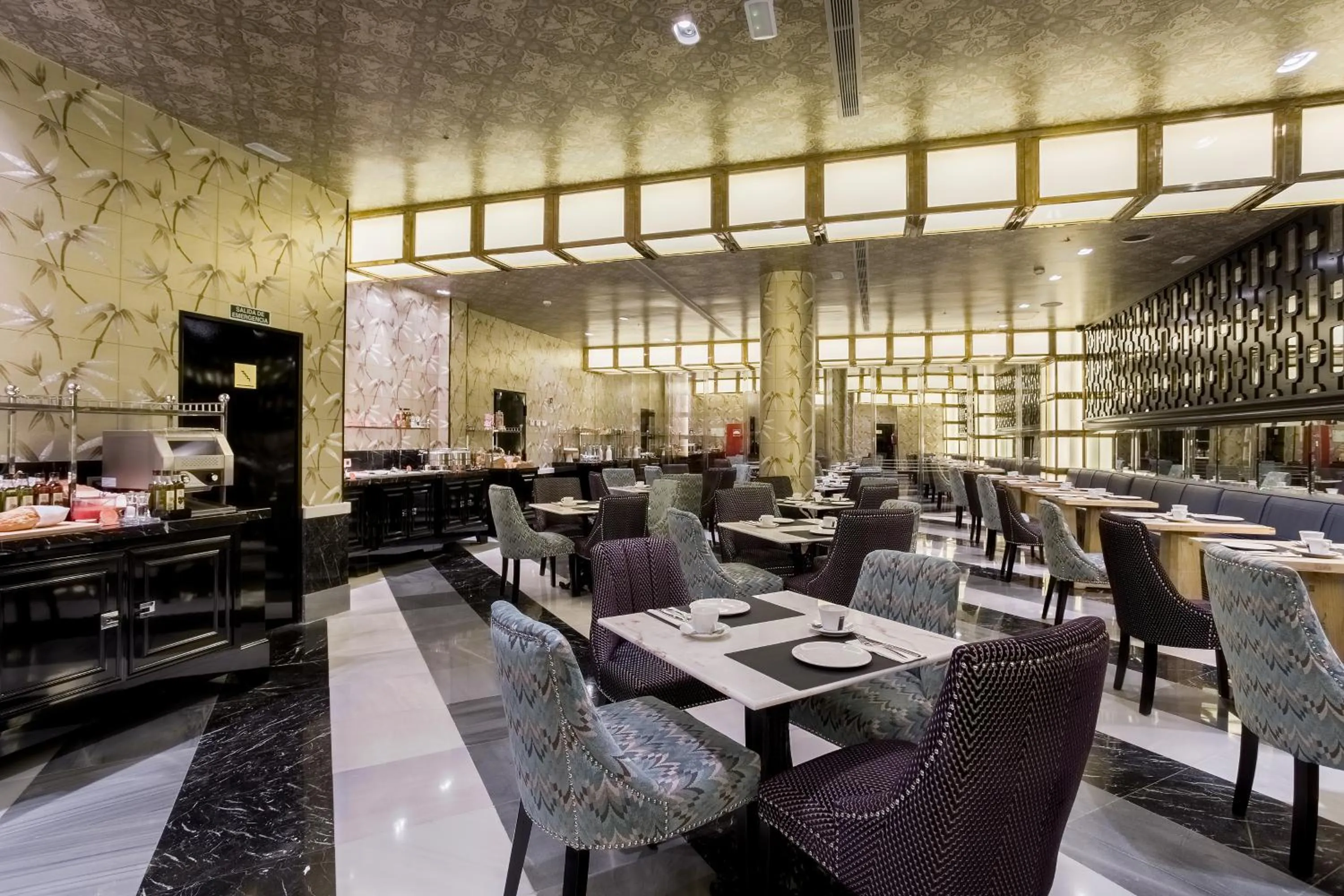 Restaurant/places to eat in Room Mate Anna, Barcelona