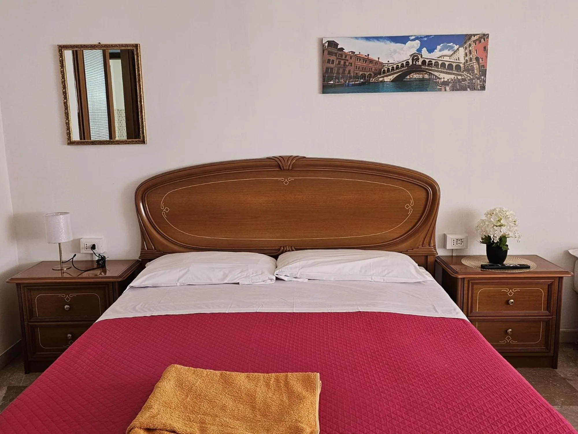 Bed in Venice Dream
