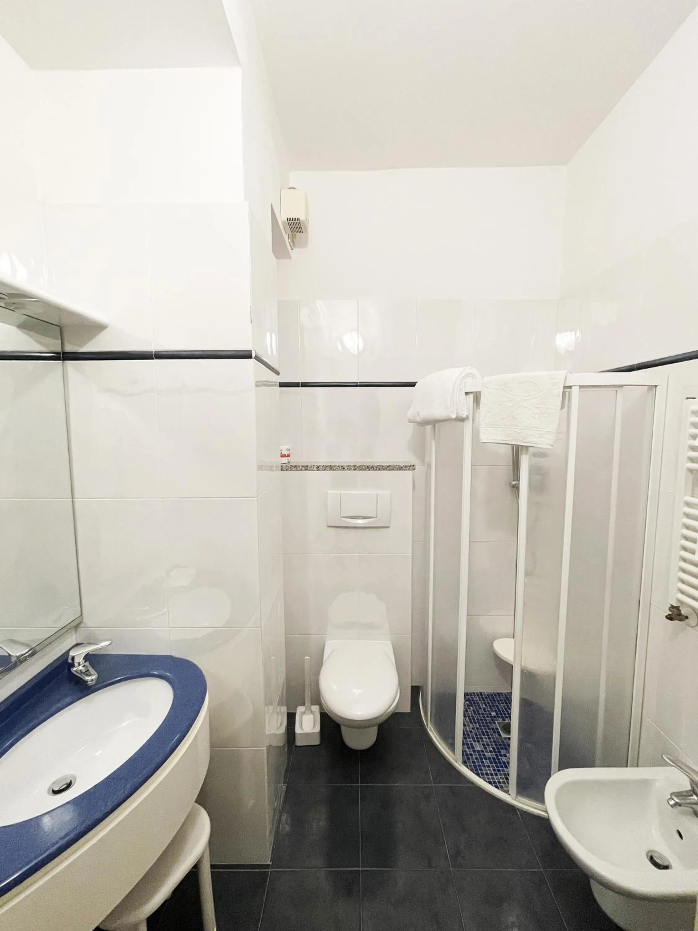 Shower in Hotel Gabbiano