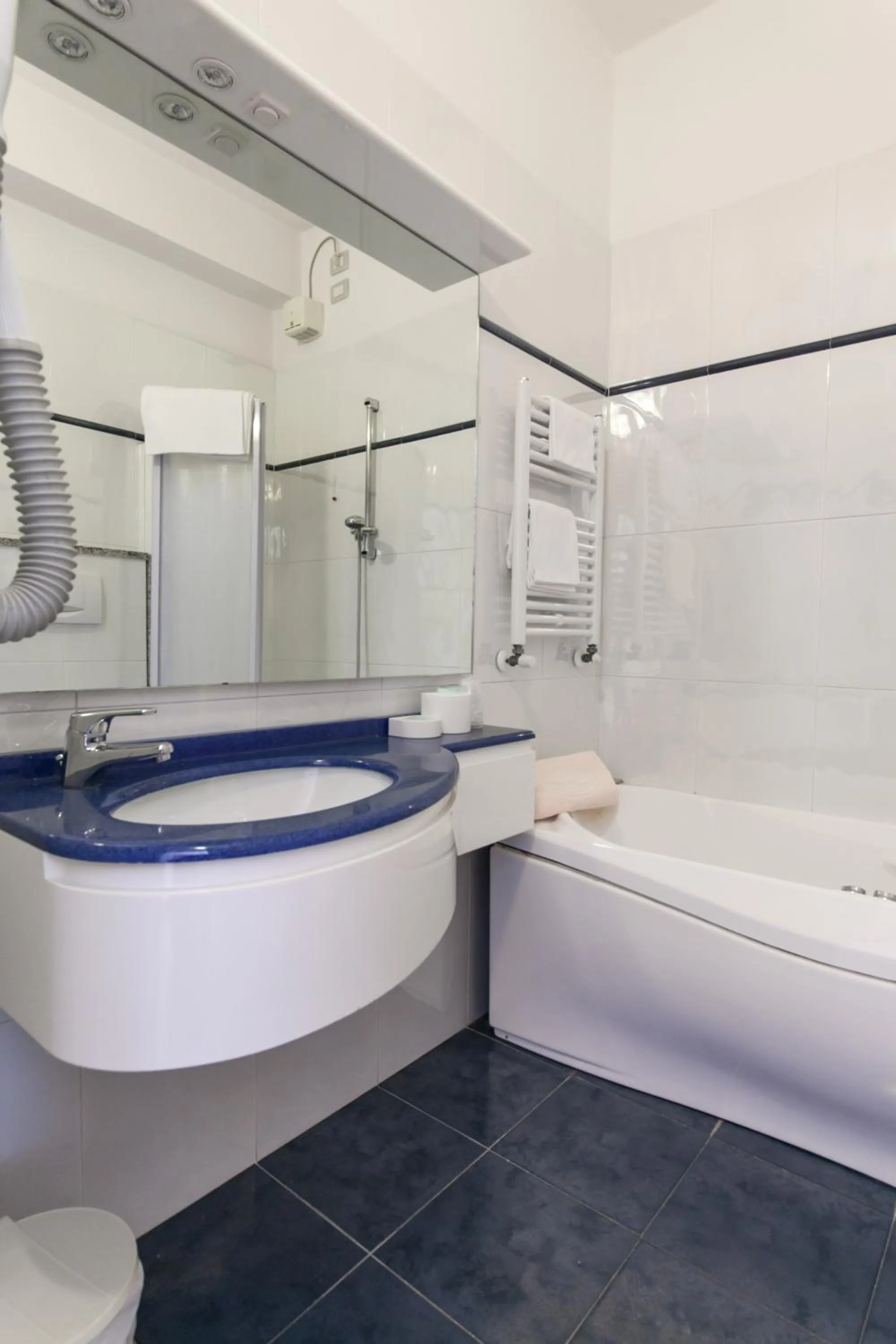 Hot Tub in Hotel Gabbiano