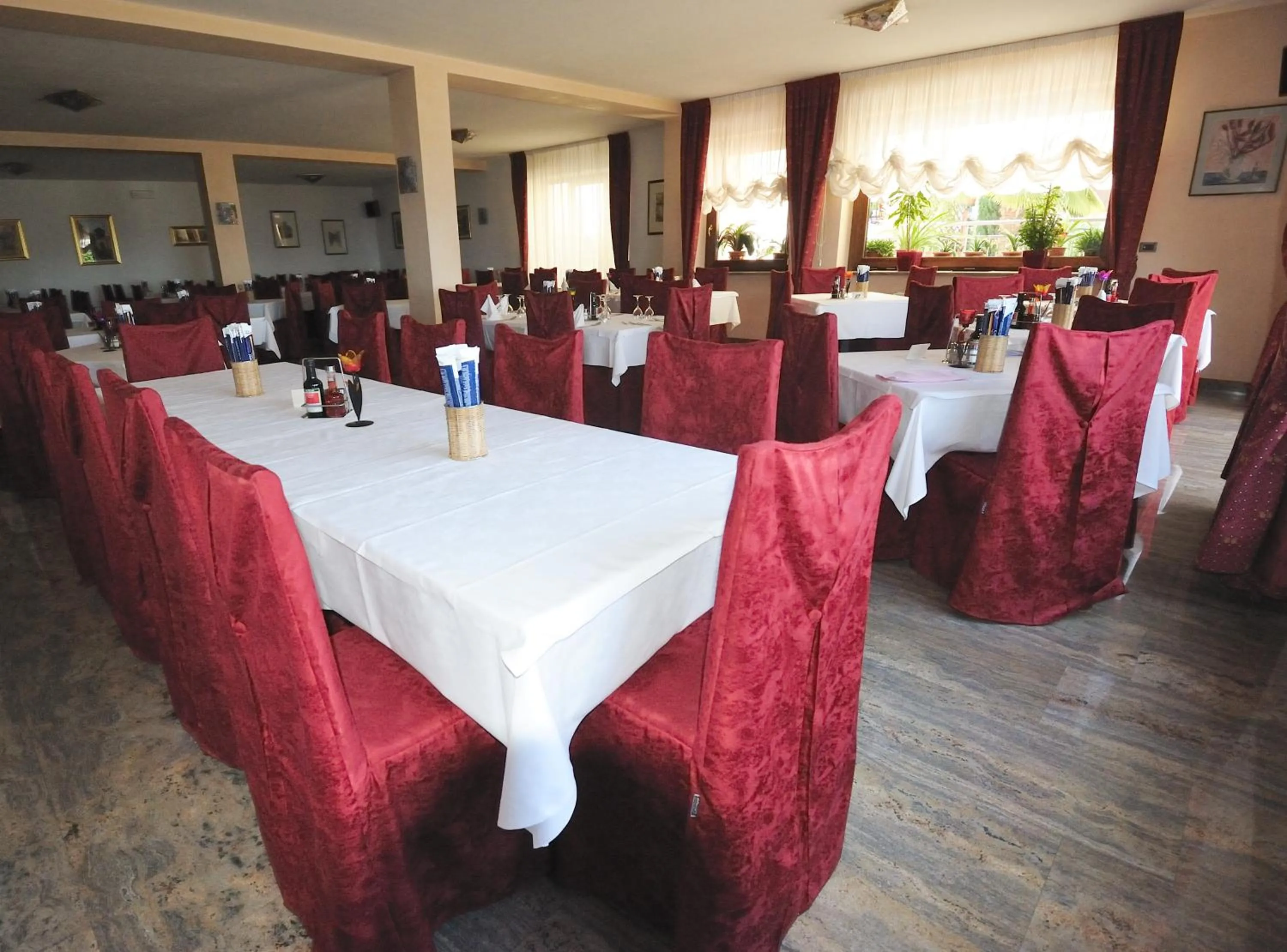 Restaurant/places to eat in Hotel San Remo