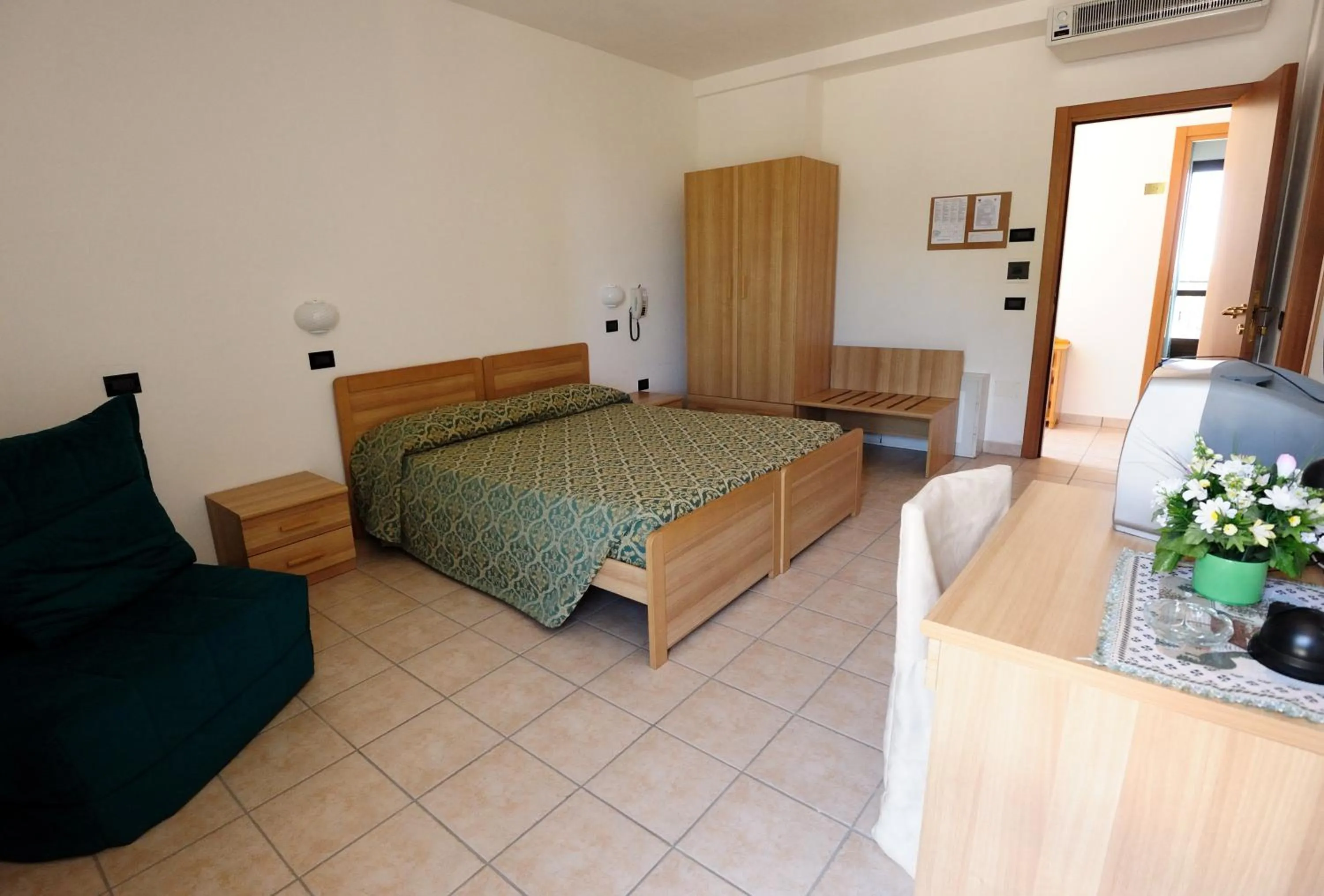 Photo of the whole room, Bed in Hotel San Remo