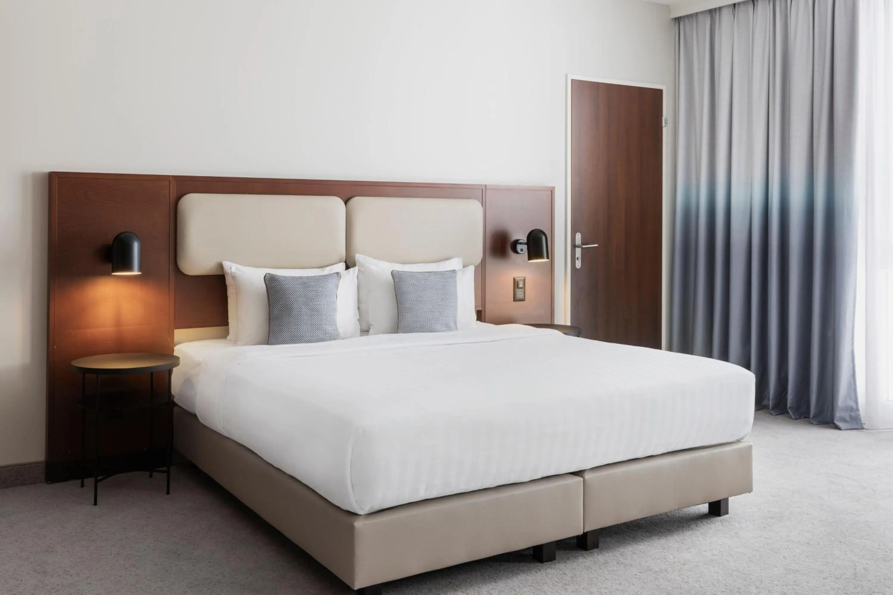 Photo of the whole room, Bed in Courtyard by Marriott Basel