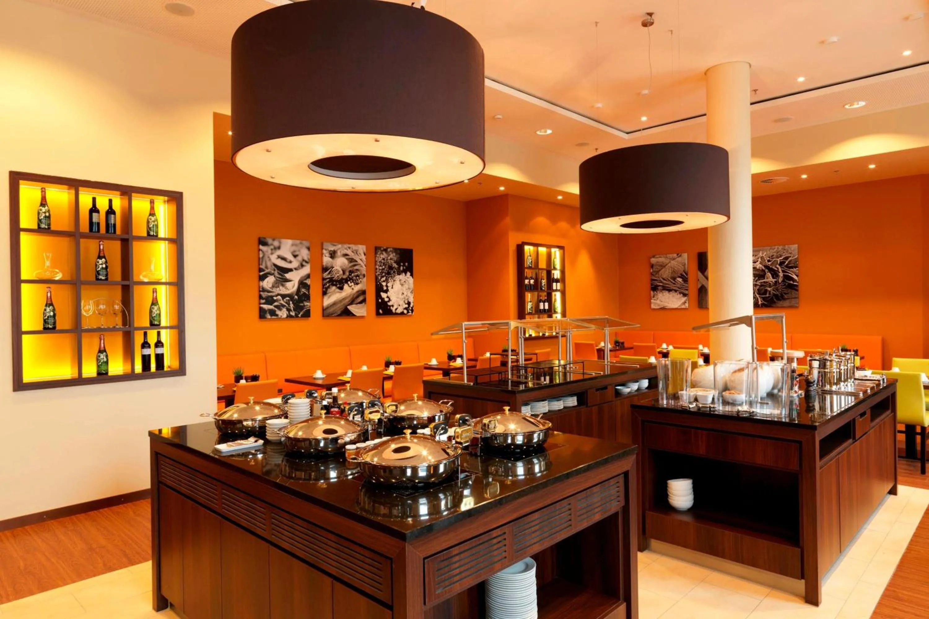 Restaurant/places to eat in Courtyard by Marriott Basel