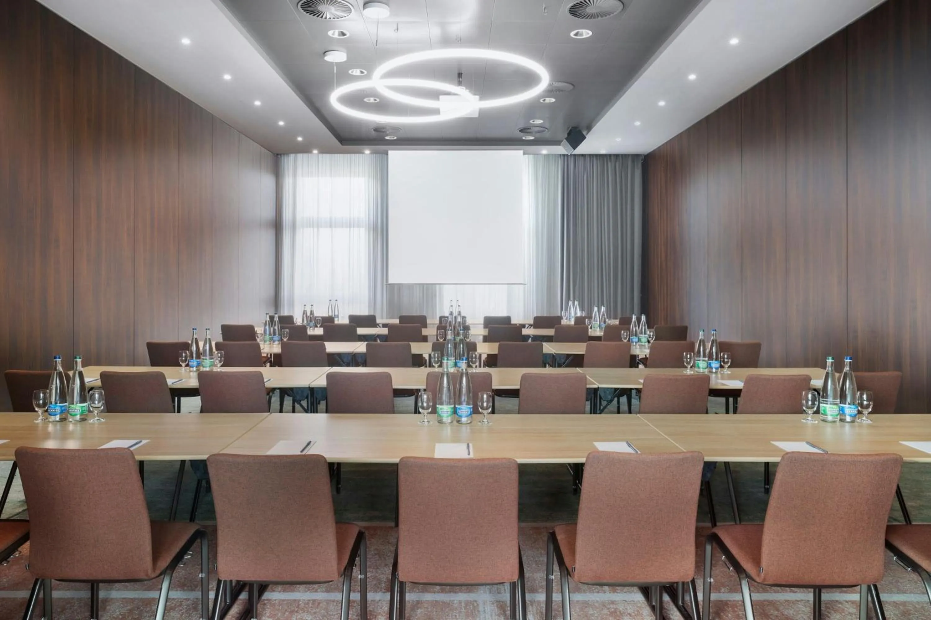 Meeting/conference room in Courtyard by Marriott Basel