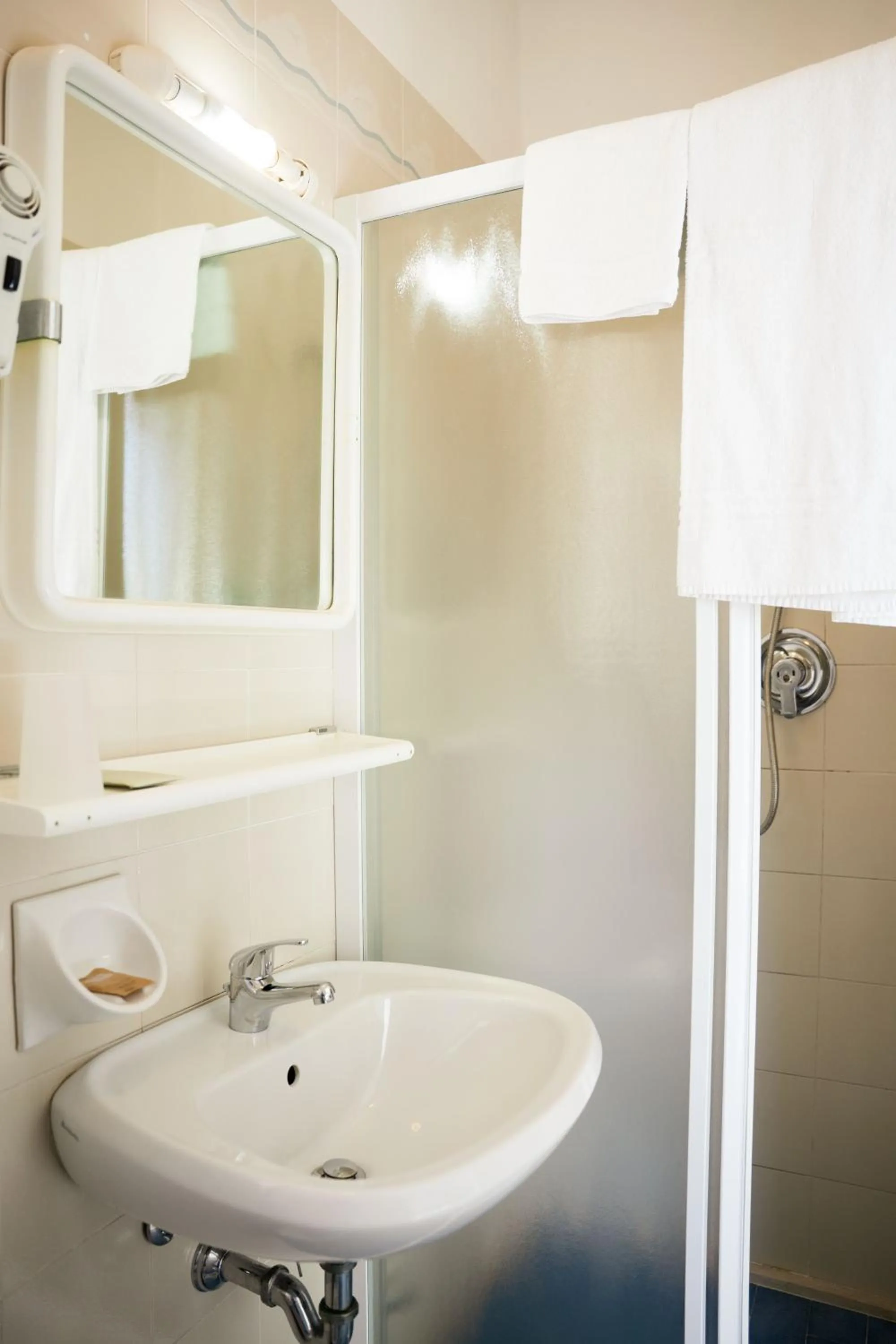 Shower in Hotel Bahia