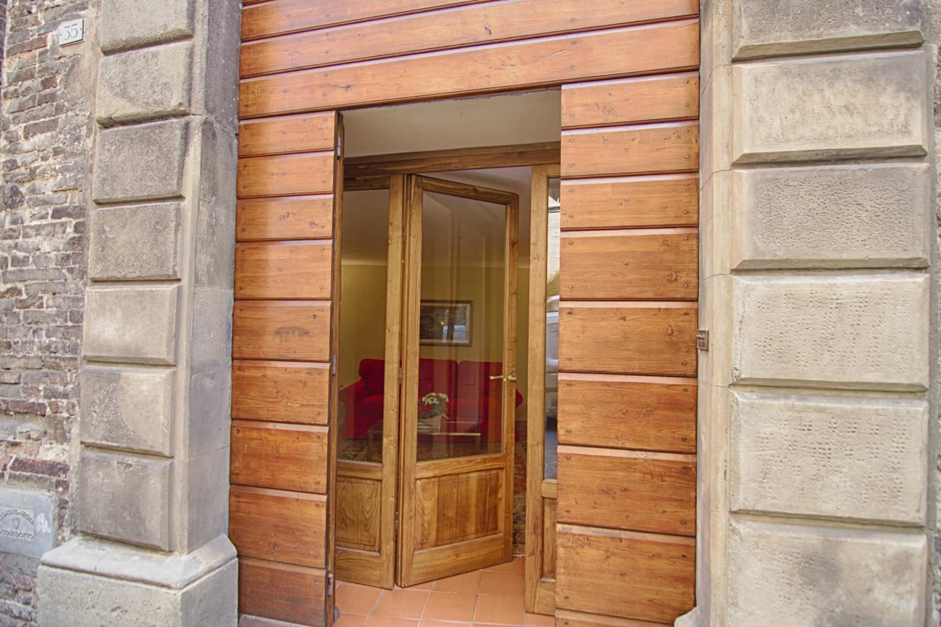 Facade/entrance in Rinidia - Siena Centro