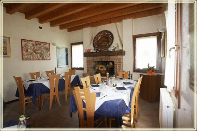 Restaurant/places to eat in Country House Country Club