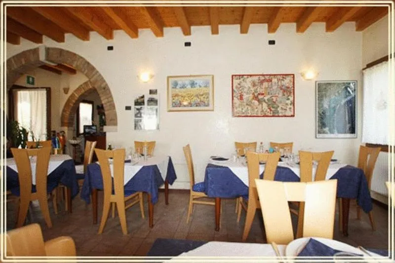 Restaurant/places to eat in Country House Country Club