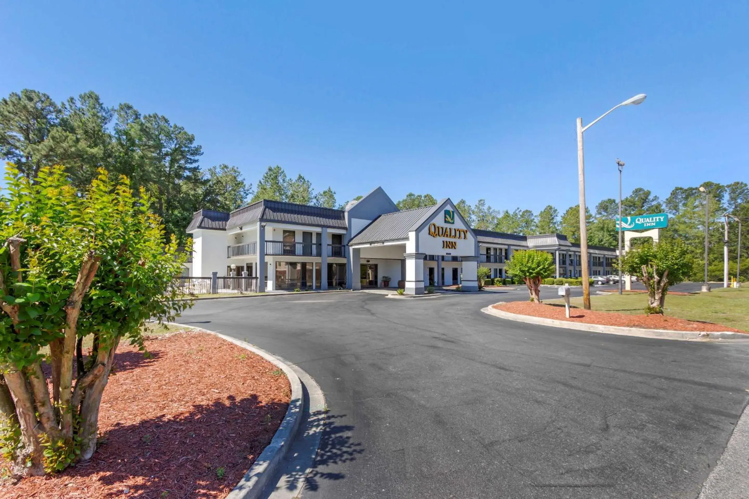 Property building in Quality Inn Walterboro I-95 Property building in Quality Inn Walterboro I-95