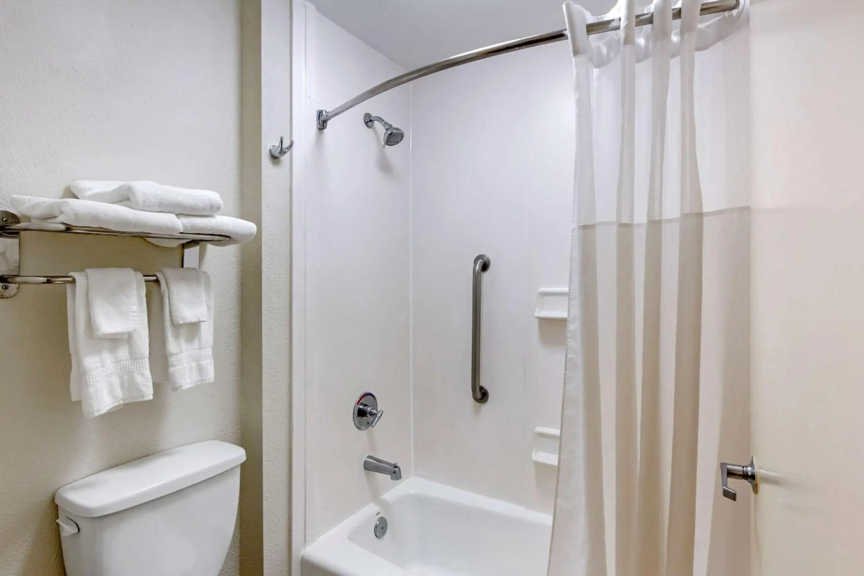 Double Room - Non-Smoking in Quality Inn Walterboro I-95 Double Room - Non-Smoking in Quality Inn Walterboro I-95