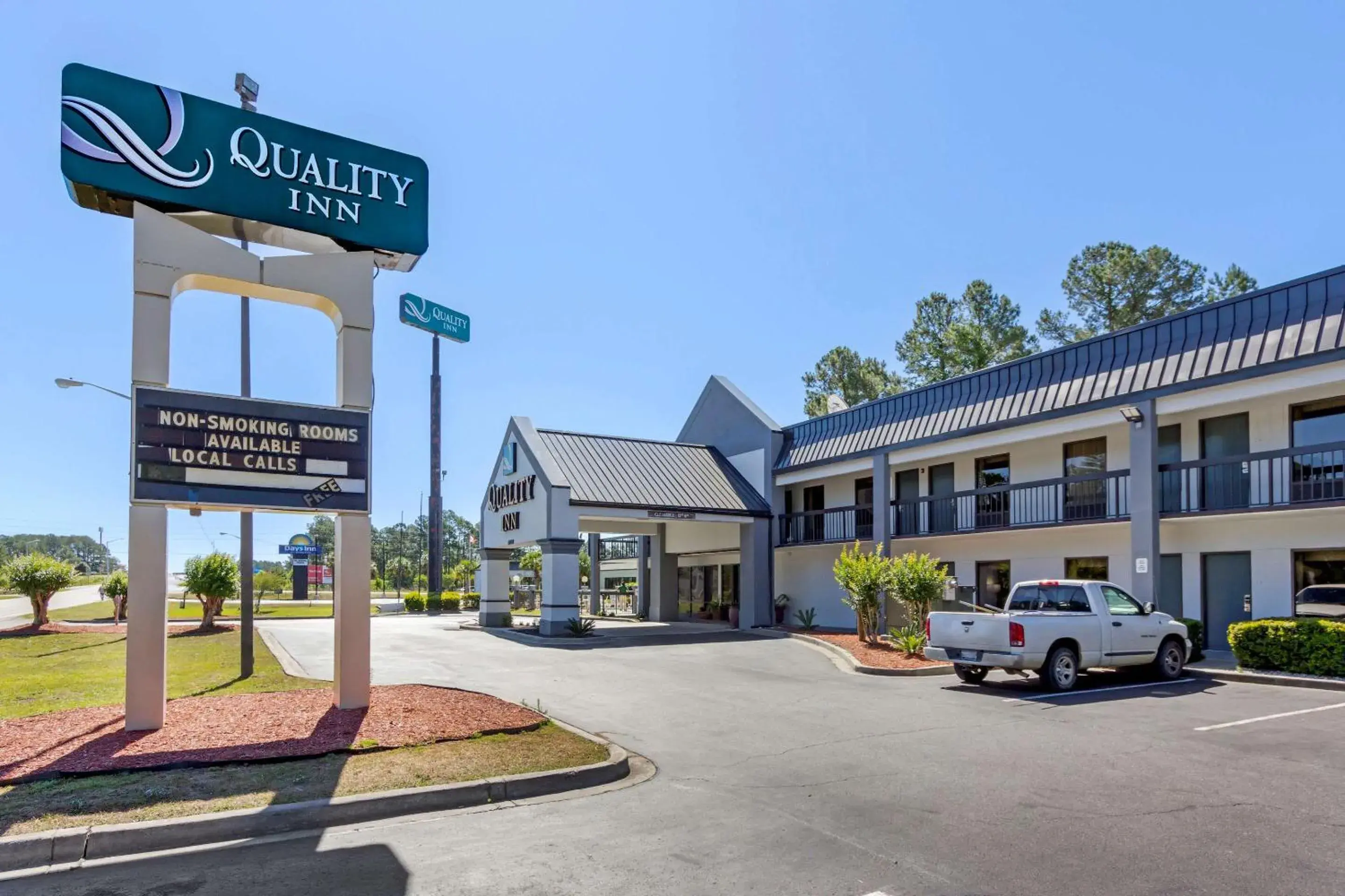 Property building in Quality Inn Walterboro I-95 Property building in Quality Inn Walterboro I-95