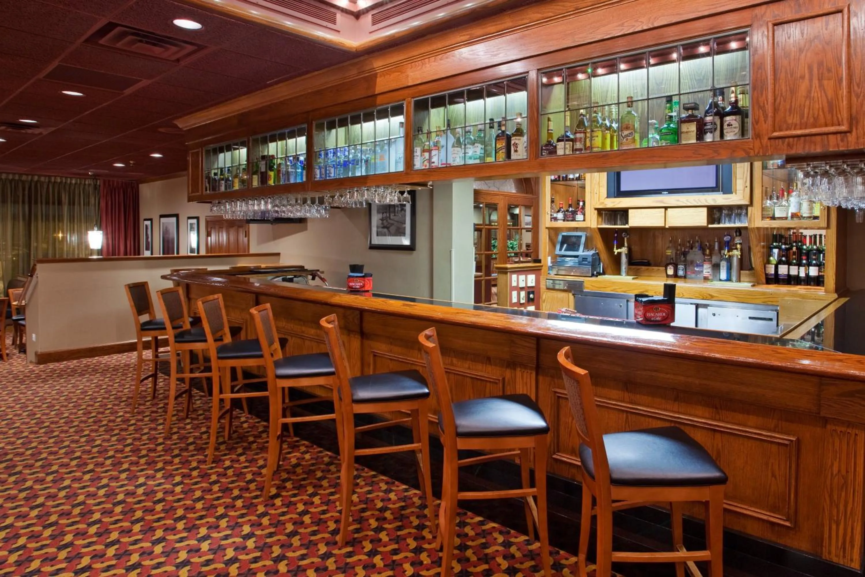 Lounge or bar in Holiday Inn Youngstown-South - Boardman by IHG