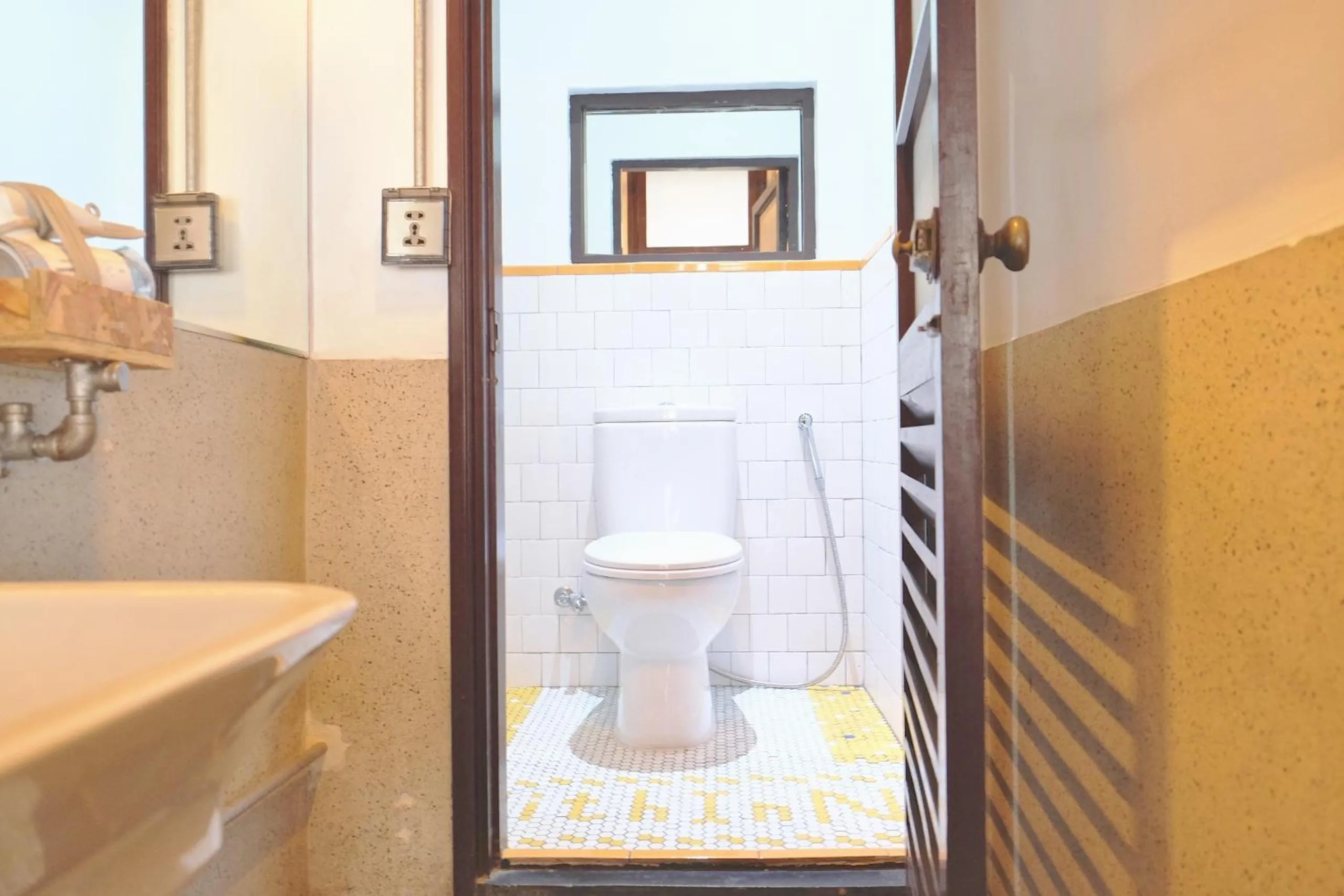 Toilet in With Inn Hostel