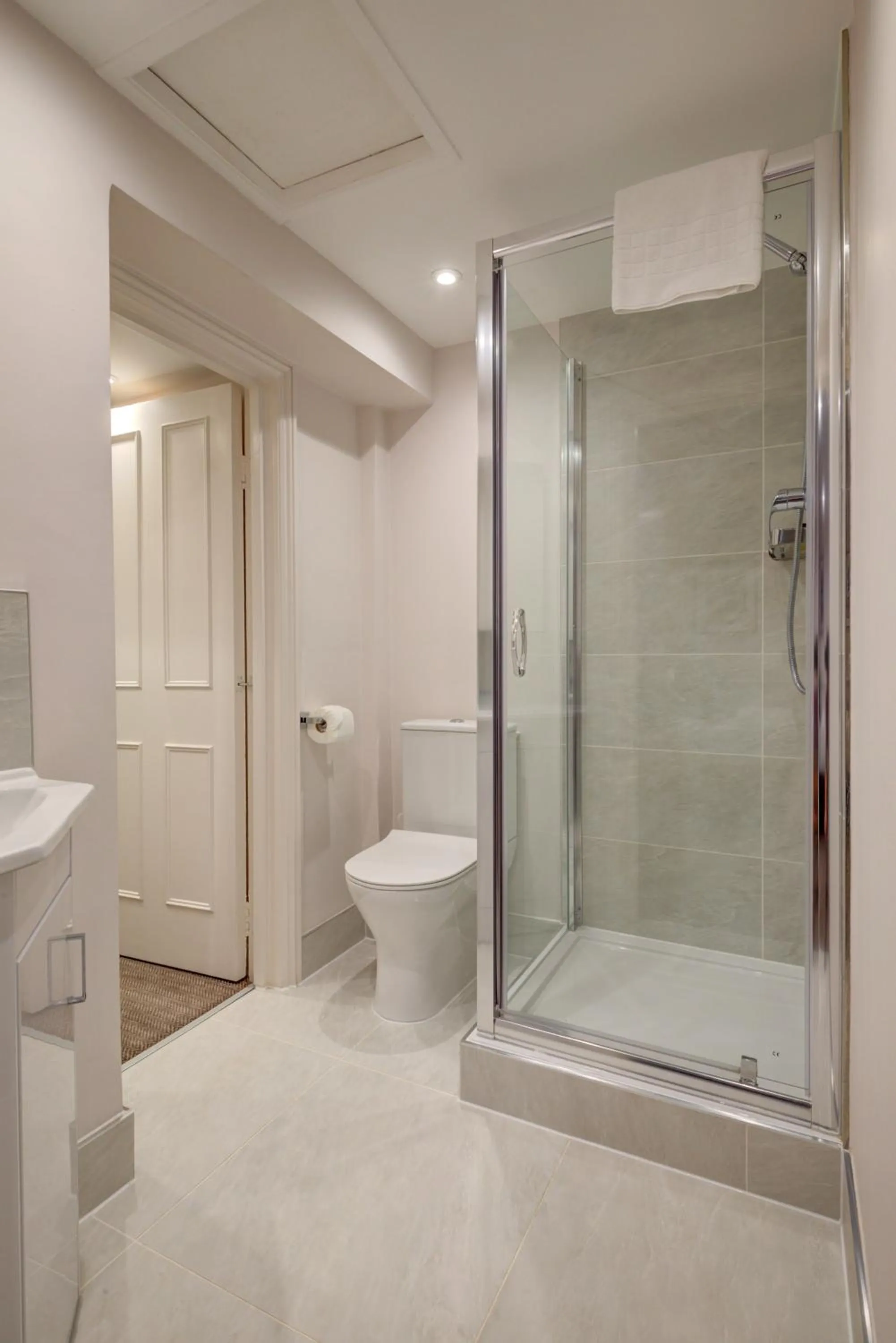 Bathroom in Collingham Serviced Apartments