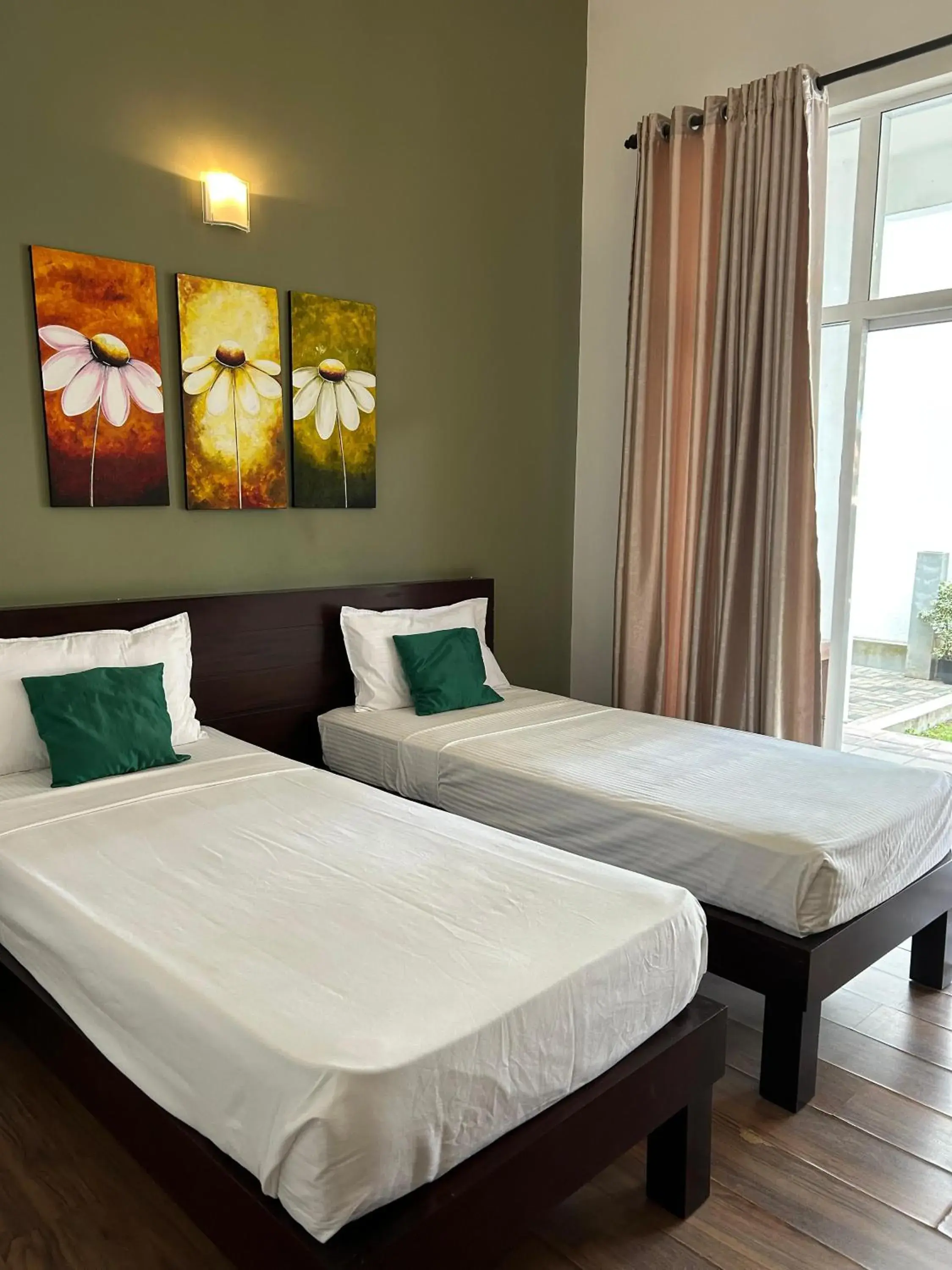 Pool view, Bed in The Suite 262 Pool view, Bed in The Suite 262