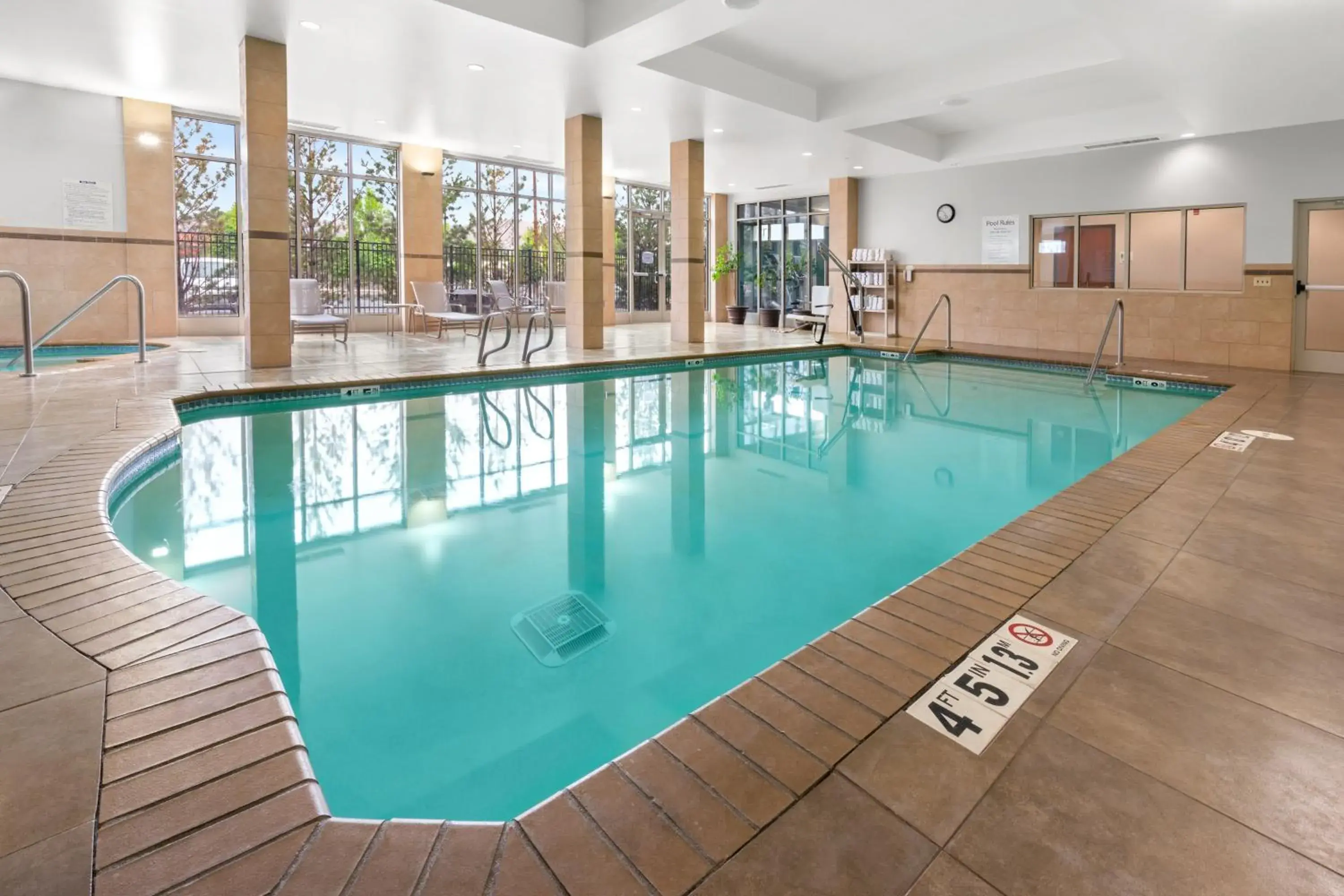 Swimming pool in Holiday Inn Yakima by IHG Swimming pool in Holiday Inn Yakima by IHG