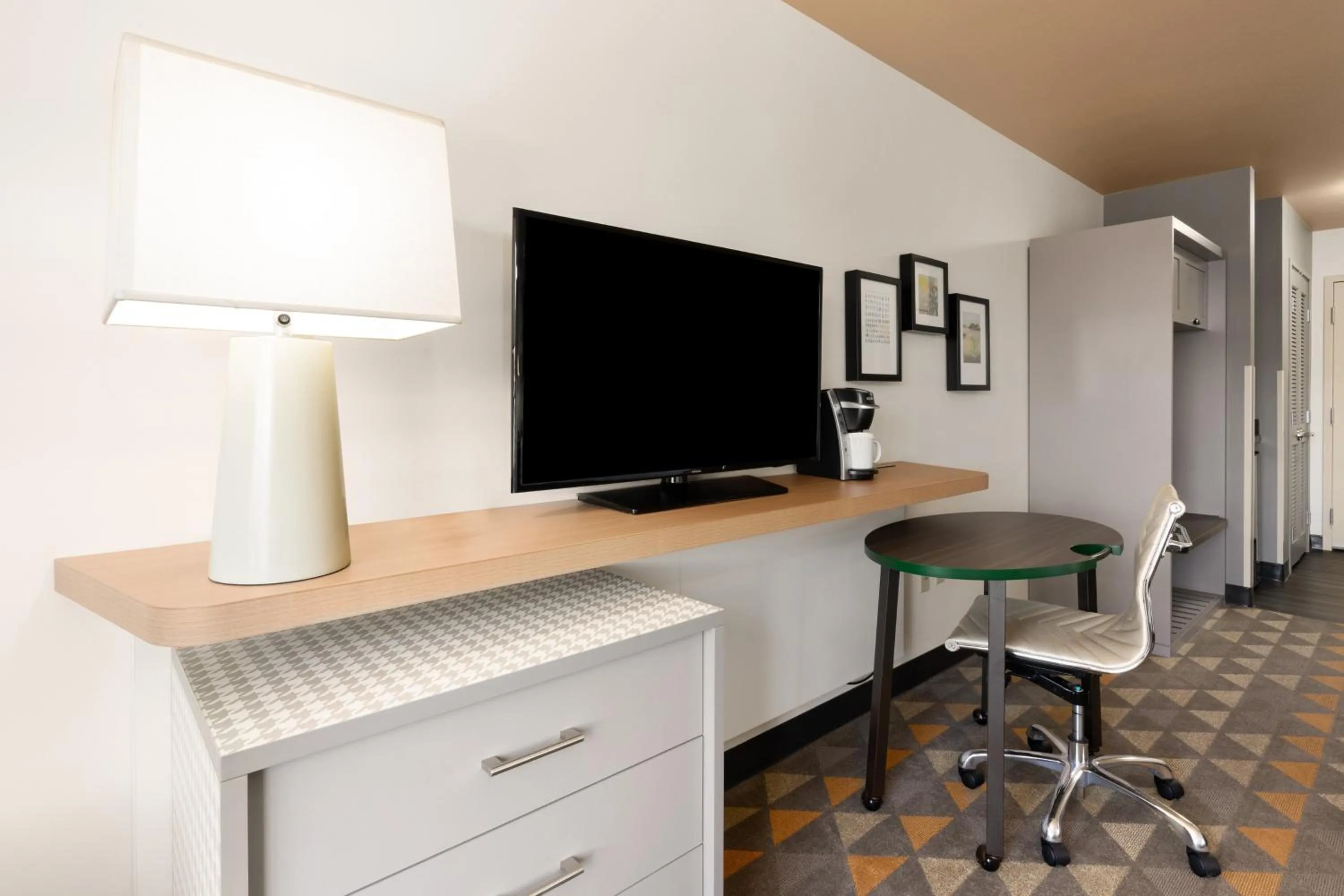 Photo of the whole room in Holiday Inn Yakima by IHG